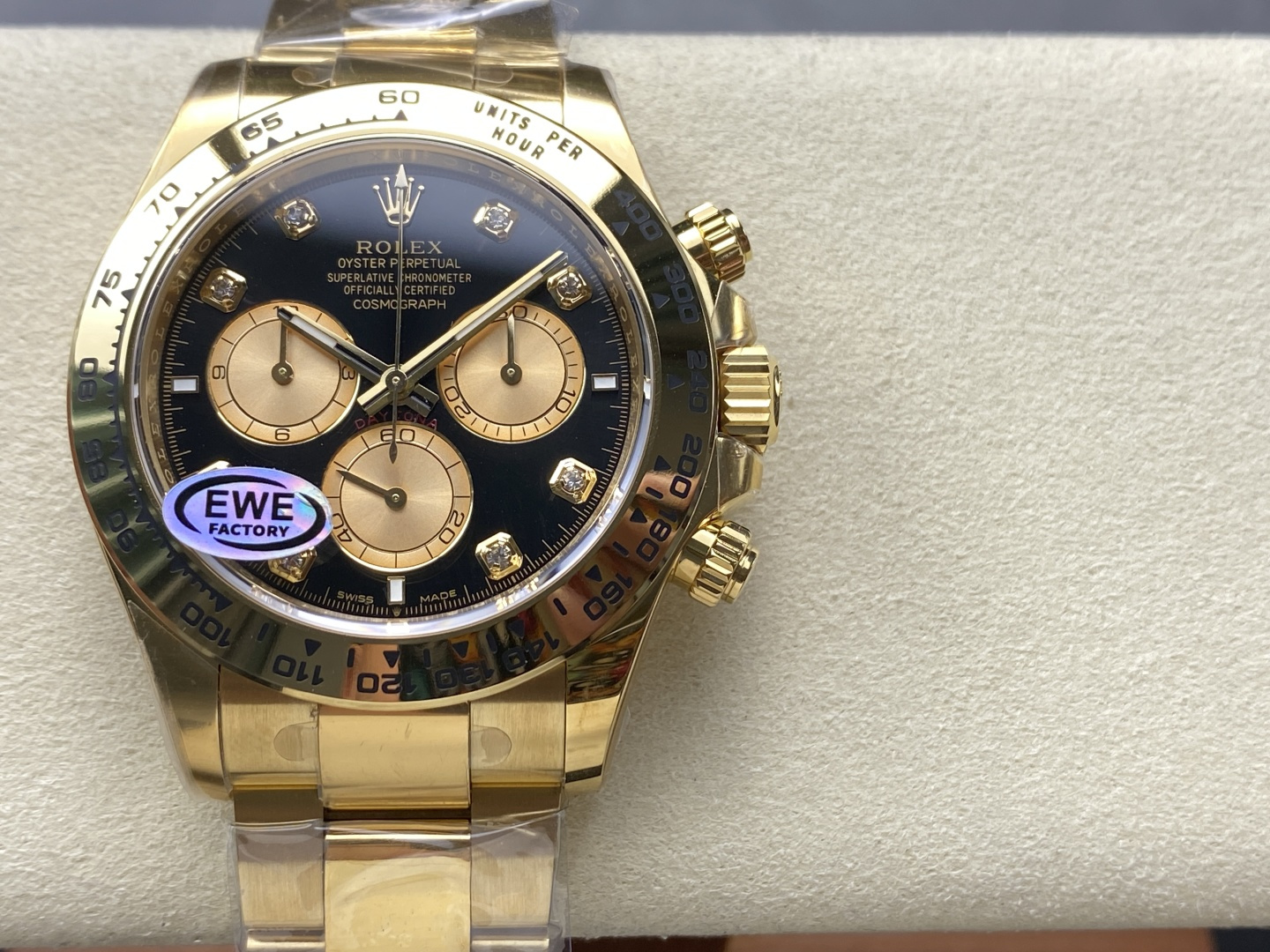 NO:157046,EWE new product Ditona Civilian Edition all-in-one machine!  Black and white ceramic 126500 Ditona Civilian version The most stable movement currently has, no one, the rework rate is at the bottom of single digits. 1, true function, full function, two-speed adjustment. (The chronograph function can be used, two-speed adjustment. Three-speed adjustment of non-7750) 2, the thickness of the shell cover is 11.9mm, 0.5mm thinner than the old model. 3, the details of the accessories are currently the highest level, and the solid needle shaft of the size and second are all in details. 5 scale time marks become thinner 6, the chronograph dial is more elegant and slender 7, the crown logo is added at six o'clock, 8, the ceramic ring has a new metal outer ring, the new case represents the ears with a stronger curve effect. The movement has been upgraded from 4130 to size 40mm*11.9mm, and polished in the original 1 to 1 shell cover!  It uses the best high-grade dial and luminous hands, equipped with the most value-for-money movement!  The functional font is consistent!  Prices to instantly sell other versions of the market!  EWE Rolex Ditona is worthy of your own, Rolex19860909EWE 新品 迪通拿平民版 一体机！黑白陶 126500 迪通拿 平民版 目前最稳定的对版机芯,没有之一,返修率底止个位数. 1,真功能,全功能,两档调时.（计时功能对版能用,两档调时.非7750的三档） 2,壳套厚度11.9mm,比老款薄了0.5mm. 3,配件细节是目前最高水准,大小秒实心针轴等细节都有. 5刻度时标变得更加纤细 6计时表盘更加优雅纤细 7六点位增加皇冠标志 8陶瓷圈新增金属外圈 表壳新一代表耳有更强的曲线效果 机芯升级从4130升级为尺寸40mm*11.9mm 于原装1比1壳套打磨抛光！ 采用最好高等级的表盘和夜光指针 搭载最值的平民价 机芯！功能字体一致！ 价格秒杀市场其它版本！ EWE 劳力士 迪通拿 以超绝的性价比 值得您拥有,,rolex,Watch