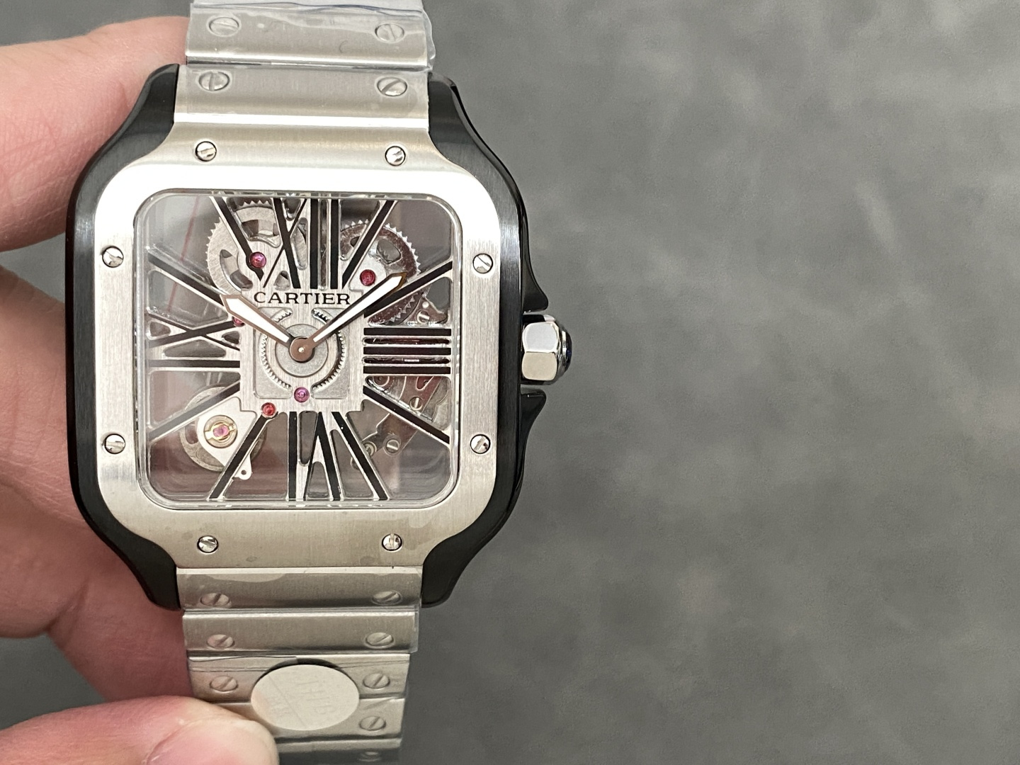 NO:157055,THB Cartier Sandus hollow steel belt series Parameters are synchronized with genuine products. Diameter 39.8 mm. Movement Swiss Ronda 4S20 modified mechanical movement. Case thickness 9.08 mm. Dial color. Dial square. SKU black silver silver ring. Silver rose ring. Silver gold ring. Strap is made of imported fluoroelastic quick-removing head. The buckle is made of Cartier's latest folding buckle. The back is transparent and the back is mirror sapphire mirror. The pointer is blue burning steel blue pointer. The black luminous uses imported green light. The crown is set in the gemstone crown. Cartier19860909THB 卡地亚 山度士镂空钢带系列 参数与正品同步 表径39.8毫米 机芯瑞士朗达4S20改制机械款机芯 表壳厚度9.08毫米 表盘颜色镂空 表盘形状方形 SKU黑色银色银圈 银色玫圈 银色金圈 表带采用进口氟橡胶快拆头粒 表扣采用卡地亚最新折叠扣 背透背透 镜面蓝宝石镜面 指针蓝色烧钢蓝指针 黑色款夜光采用进口绿色亮光 表冠宝石镶嵌表冠,,cartier,Watch