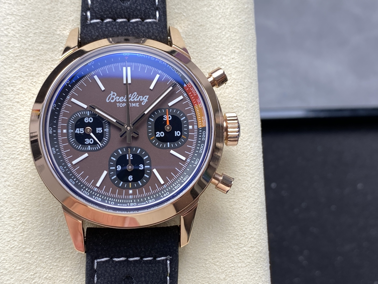 NO:714985,Produced by BLS V2 version dense bottom-transparent bottom BLS Factory V2 series exclusive B01 automatic winding mechanical movement Breitling B01 chronograph watch PW2 folding buckle TOP TIME series  Colored chronograph (Navitimer) Breitling reinterprets the classic watch with bold colors. Size 42mm, the iteration is undoubtedly an authentic and unique chronograph watch, with a unique decorative piece on the back cover surface, and a 316 stainless steel bezel, which makes it easy to hold and effectively protects both sides.  Anti-reflective sapphire mirror. The dial is available in black, blue and white, all decorated with large luminous hands and hour markers. The exclusive B01 automatic winding mechanical movement is of perfect workmanship. Welcome to taste and give gifts. For the best luxury recommendations, please look for BLS exclusive quality, breitling19860909BLS 出品 V2版本密底-透底 BLS Factory V2系列独家B01自动上铉机械机芯 百年灵 B01计时腕表PW2折叠扣 TOP TIME系列 彩色计时（Navitimer）百年灵以大胆色彩焕新演绎经典腕表.尺寸42mm,迭代款无疑是地道的独特计时腕表,带有后盖表面独特饰片,采用316精钢表圈,实现轻松握持,有效保护双面防眩蓝宝石表镜.表盘有黑色、蓝色及白色可选,均饰有大尺寸夜光指针和时标,机芯独家B01自动上铉机械机芯做工完美,欢迎品鉴送礼最佳奢华推荐请认准BLS独家品质,,breitling,Watch