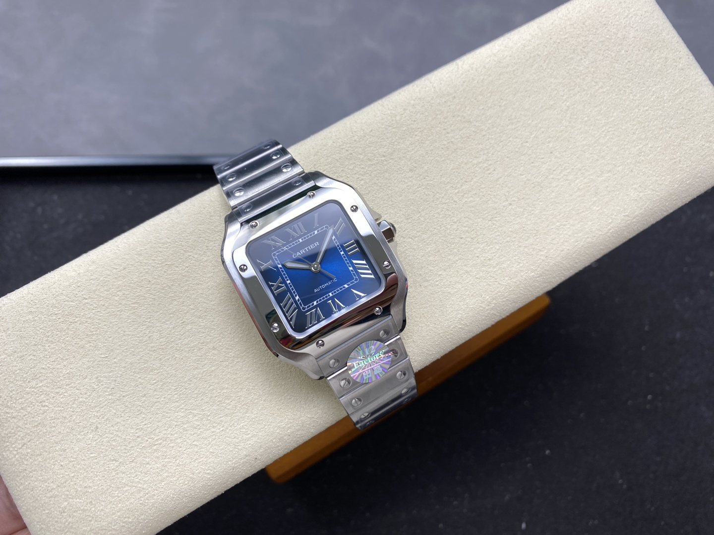 까르띠에 산토스 악어가죽 사파이어 글라스 블루 화이트 스틸밴드 가죽스트랩 레플리카 42854 Cartier 상세 이미지 4