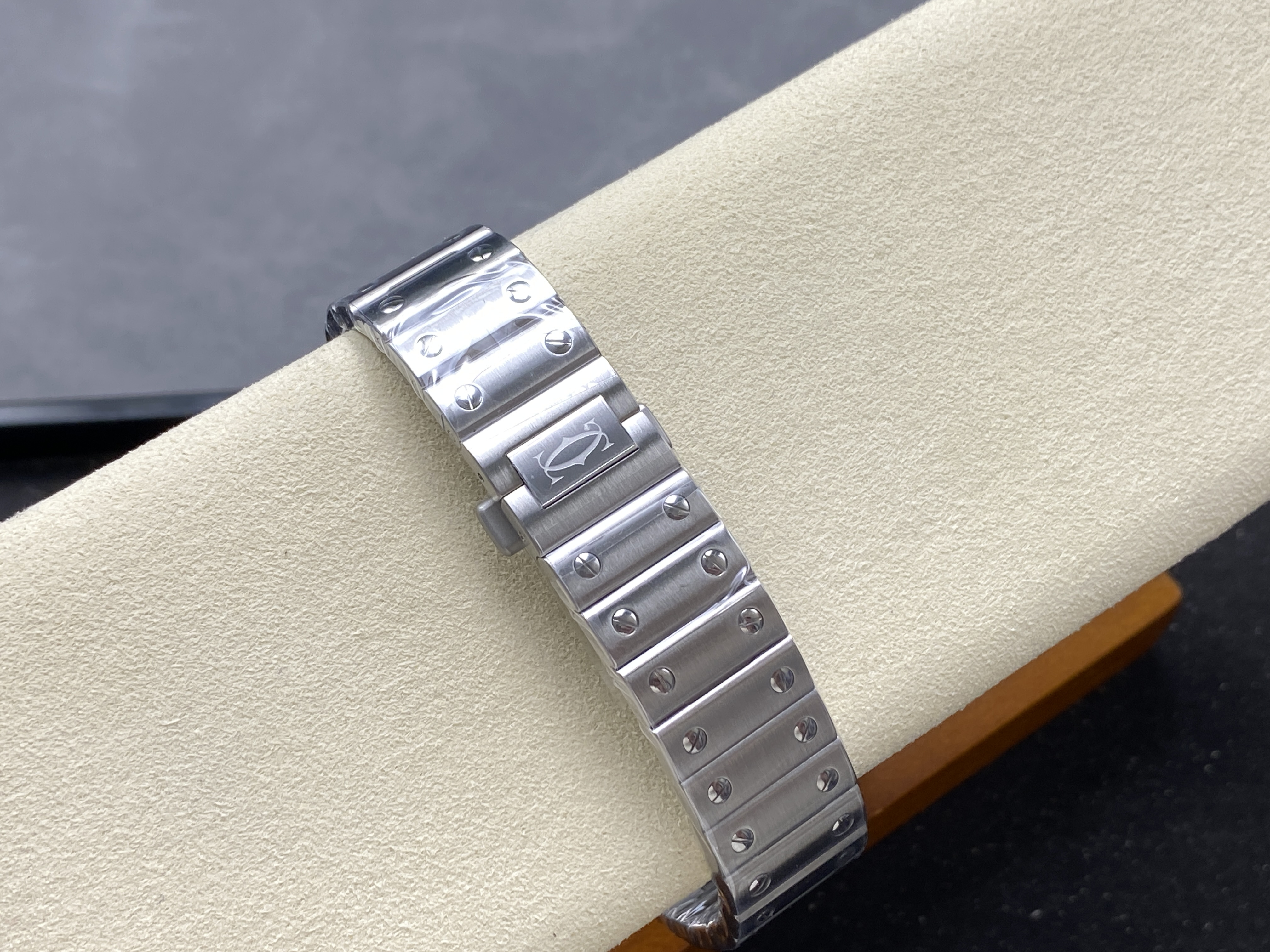 까르띠에 산토스 악어가죽 사파이어 글라스 블루 화이트 스틸밴드 가죽스트랩 레플리카 42854 Cartier 상세 이미지 17
