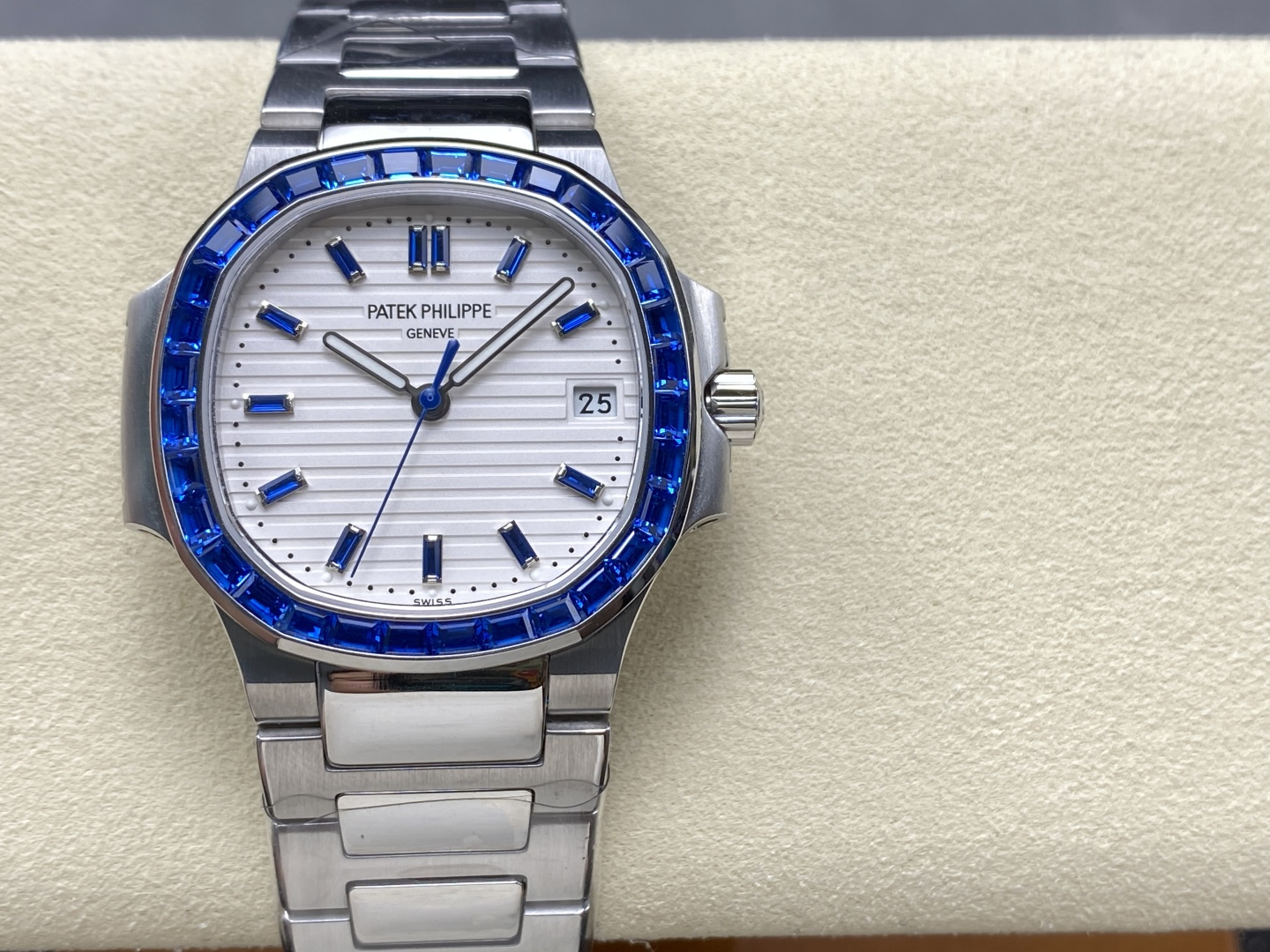 NO:715043,Produced by GR 1800 GR Dream Love Watch Patek Philippe PP Hidden Women's Watch Nautilus GR Factory's latest masterpiece Patek Nautilus series high-looking women's watch PB2 ceiling style, complete with eight diamonds [2025 super masterpiece top version] Patek Philippe sports elegant Nautilus women's watch P is coming!  Welcome to compare details Nautilus Series 1 is equipped with a customized version of 9015 machine-modified Cal. 324sc automatic movement, kinetic energy storage of 45 hours, vibration frequency of 28800 per hour. 2316L customized ergonomic strap!  3Watch size 35.2MM 4Inlaid with rubies, sapphires, emeralds, white T-tiles of different colors of gemstones 5Double-sided anti-glare sapphire crystal glass. 6The color of the letters is consistent with the original. 'No one can own Patek Philippe, it is just kept for the next generation.' Elegant and majestic, it perfectly interprets the fashion taste of working women, while being elegant while still being powerful and domineering. A masterpiece of GR Factory2025  Watch friends are welcome to taste and give gifts. For the best luxury recommendations, please look for GR’s exclusive quality, patek philippe19860909GR 出品 1800 GR 梦中情表 百达翡丽 PP 隐藏款女表鹦鹉螺GR Factory最新力作 百达鹦鹉螺系列高颜值女表PB2天花板款式,八大金刚全齐【2025超神之作 顶级版本】百达.翡丽运动优雅鹦鹉螺女款腕表P强势来袭！欢迎对比细节鹦鹉螺系列 1搭配定制版9015机改Cal.324sc自动机芯,动能储存45小时,振频28800每小时. 2316L定制级人体工程学表带！ 3腕表尺寸35.2MM 4镶嵌红宝石,蓝宝石,祖母绿,白T方砖不同色彩的宝石 5表镜双面防眩目蓝宝石水晶玻璃. 6字面色泽均与正品一致. “没人能拥有百达翡丽,只不过为下一代保管而已.” 优雅大气 完美演绎职场女性的时尚品味,在优雅之余又不失强悍霸气.GR Factory2025匠心力作 欢迎表友品鉴送礼最佳奢华推荐请认准GR 独家品质,,patek philippe,Watch