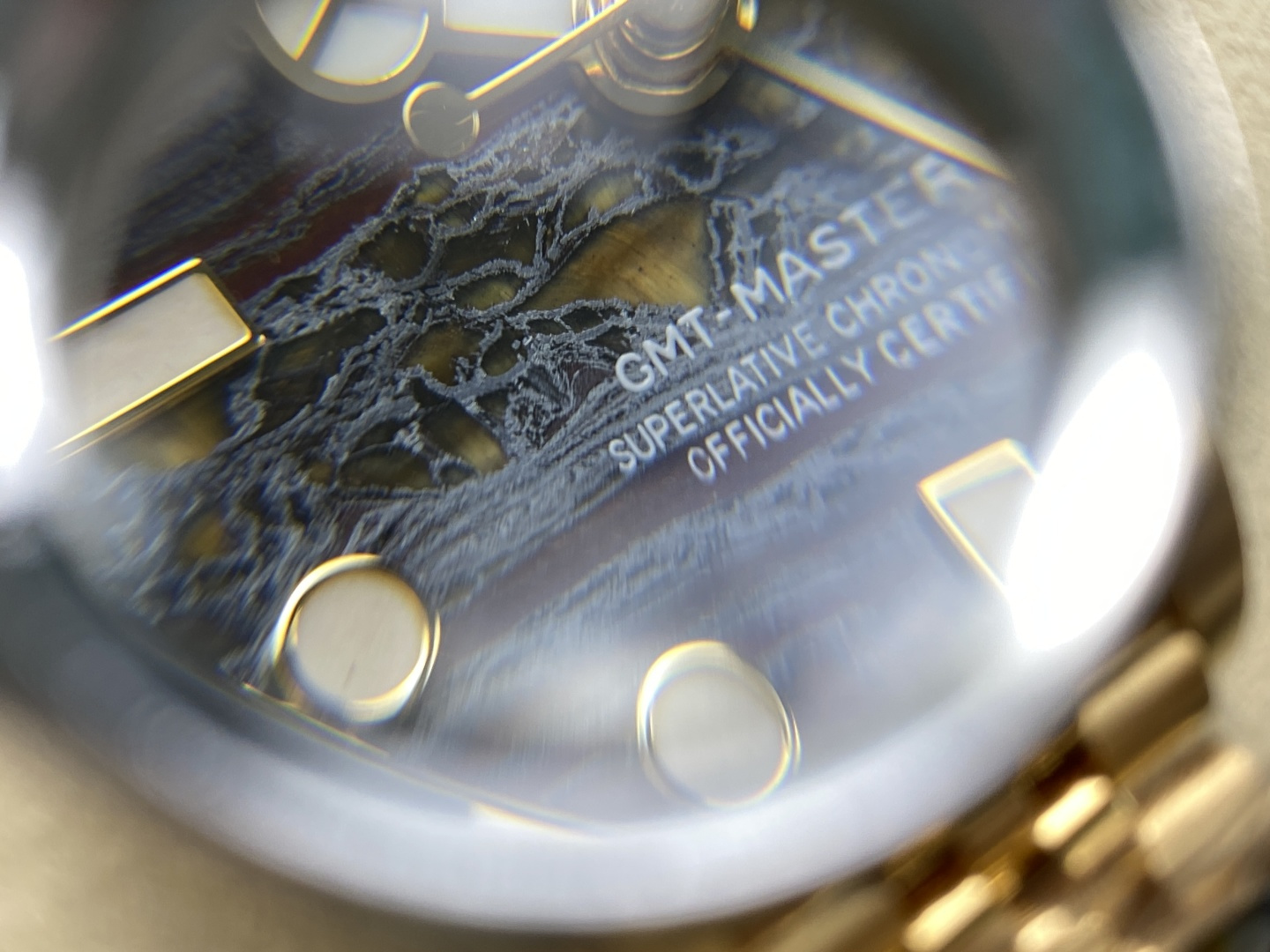 NO:158444,ARF new Rolex Iron Tiger Eye Dial, each dial has different patterns (Tiger Eye, red jasper and hematite are mixed together to present a unique golden and orange luster) Greenwich GMT all-in-one machine 72-hour energy storage ring, no trace transition, new precious metal steel stamp buttons!  ,,rolex19860909ARF 新品 劳力士 铁虎眼石表盘,每一片表盘都不同纹路(虎眼石,红碧玉和赤铁矿三种材质混合在一起,呈现出独特的金黄色和橙色的光泽)格林尼治GMT 一体机72小时储能 圈口过渡无痕,新款贵金属钢印扣子！,,rolex,Watch