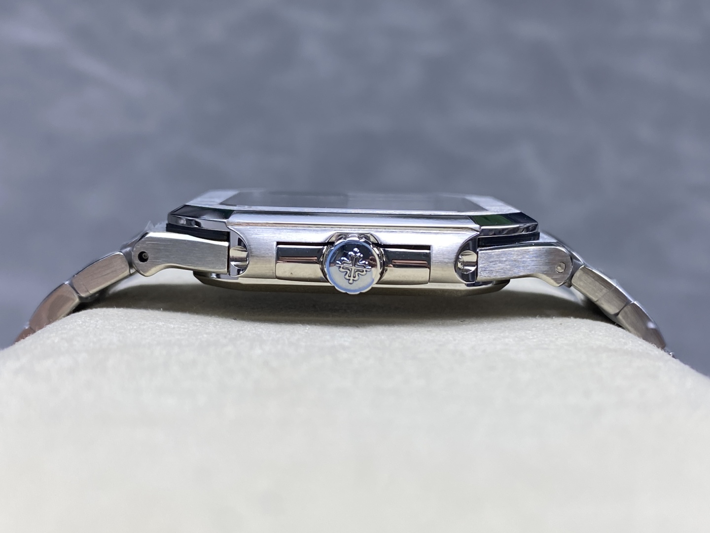 Patek Philippe Cubitus 5821 Square Watch with Cal.26-330 SC Movement 6 cmp i1745344228816 9860 0 5
