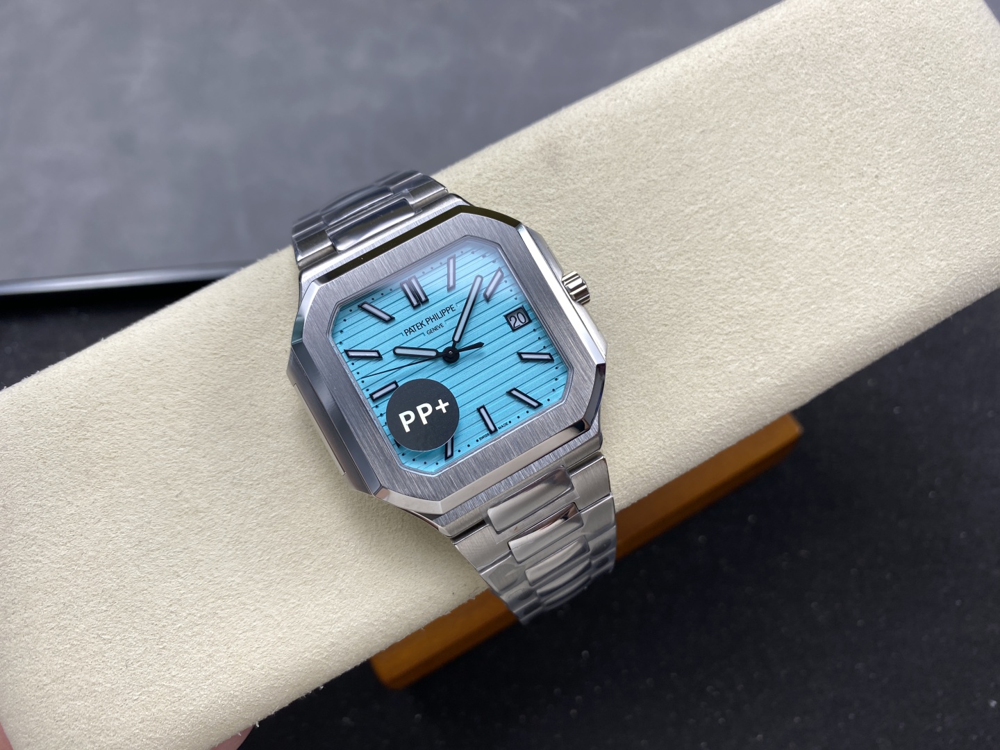 Patek Philippe Cubitus 5821 Square Watch with Cal.26-330 SC Movement 4 cmp i1745344387085 1893 0 3