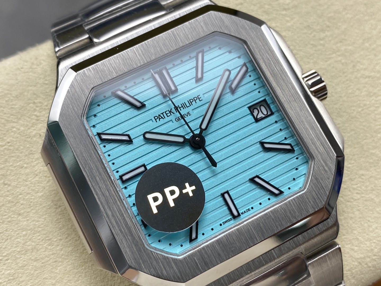 Patek Philippe Cubitus 5821 Square Watch with Cal.26-330 SC Movement 2 cmp i1745344401744 2458 0 1