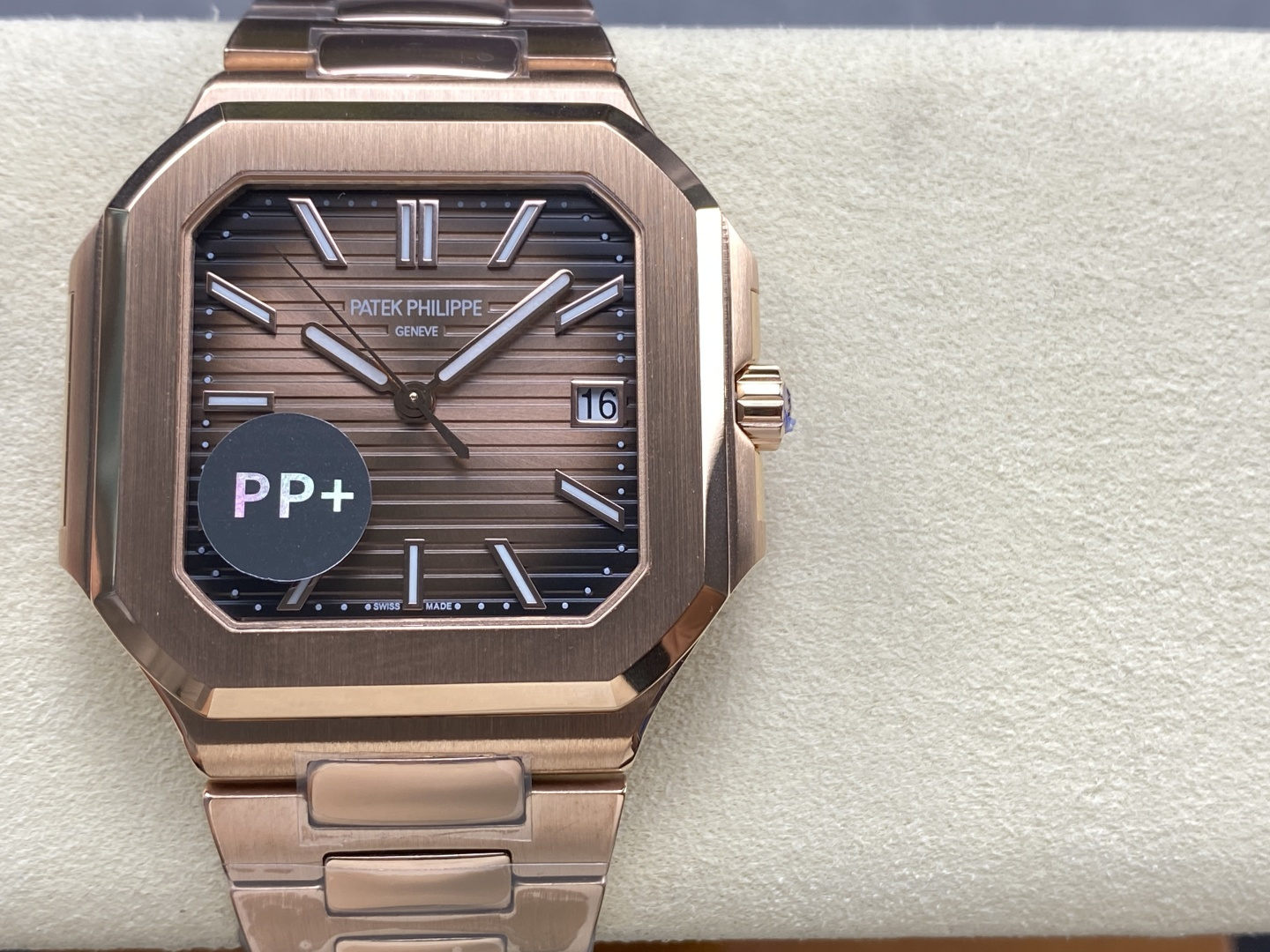 NO:715040,Produced by PP+, white case and gold case, PPFactory adjusts the time in seconds, and looks for the correct version of the balance wheel movement, with a thickness of 8.3mm. Patek Philippe PP launches a new series of CUBITUS 5821 watches PB2 Nautilus series. Highlight feature 1 movement: equipped with customized Cal.26-330  SC all-in-one machine, the time can be adjusted without stopping seconds, the time can be adjusted without stopping seconds, the position of the balance wheel is consistent with the original, automatic winding movement. 2 Steel belt: 316L customized ergonomic strap, new buckle style. 3 Case: size 45 mm and thickness only 8.3 mm, which is the diagonal length of the case (i.e. 10 o'clock to 4 o'clock). Because the case is approximately square, the width of the upper and lower sides will be less than this value, so the visual effect is not very great.  In terms of matching, 5821 is a sports-style watch that can be paired with formal and casual styles in daily life. Produced by PPFactory: Craftsmanship spirit, focus on quality, please pay attention to the details. For the best luxury gift recommendation, please pay attention to PP exclusive quality, patek philippe19860909PP+出品 白壳 金壳  PPFactory调时不停秒,认准对版摆轮机芯,厚度8.3mm.百达翡丽 PP 重磅推出新系列CUBITUS 5821腕表PB2鹦鹉螺系列 亮点特色1机芯:搭载定制改Cal.26-330 SC一体机,调时不停秒,调时不停秒,摆轮位置均与正品一致,自动上链机芯.2钢带:316L定制级人体工程学表带,新扣款式.3表壳:尺寸45毫米厚度仅8.3mm,为表壳对角线长度(即10点位至4点位),因为表壳近似于方形,上下边的宽度会小于这一数值,所以视觉效果并不是很大. 搭配上,5821属于运动风格腕表,日常搭配正装和休闲风格也可以. PPFactory出品:匠工精神,专注品质,请认准细节 送礼最佳奢华推荐请认准PP独家品质,,patek philippe,Watch