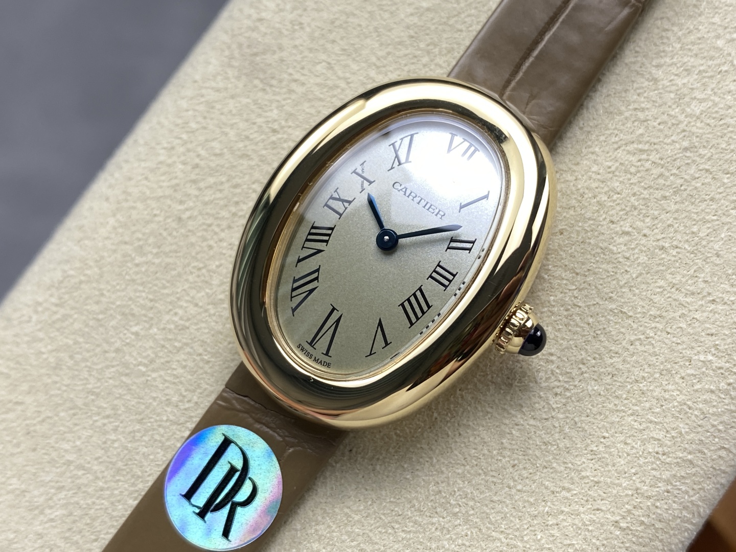 Cartier Baignoire Gold Watch with Sapphire Cabochon and Leather Strap 4 cmp i1745345330713 806 0 2