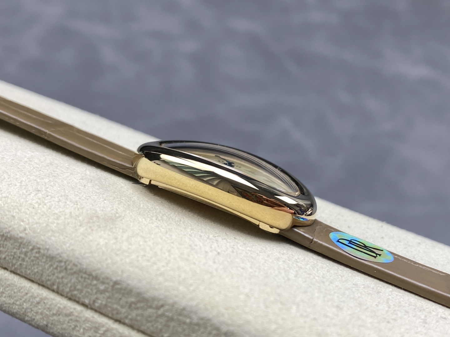 Cartier Baignoire Gold Watch with Sapphire Cabochon and Leather Strap 6 cmp i1745345340183 619 0 4