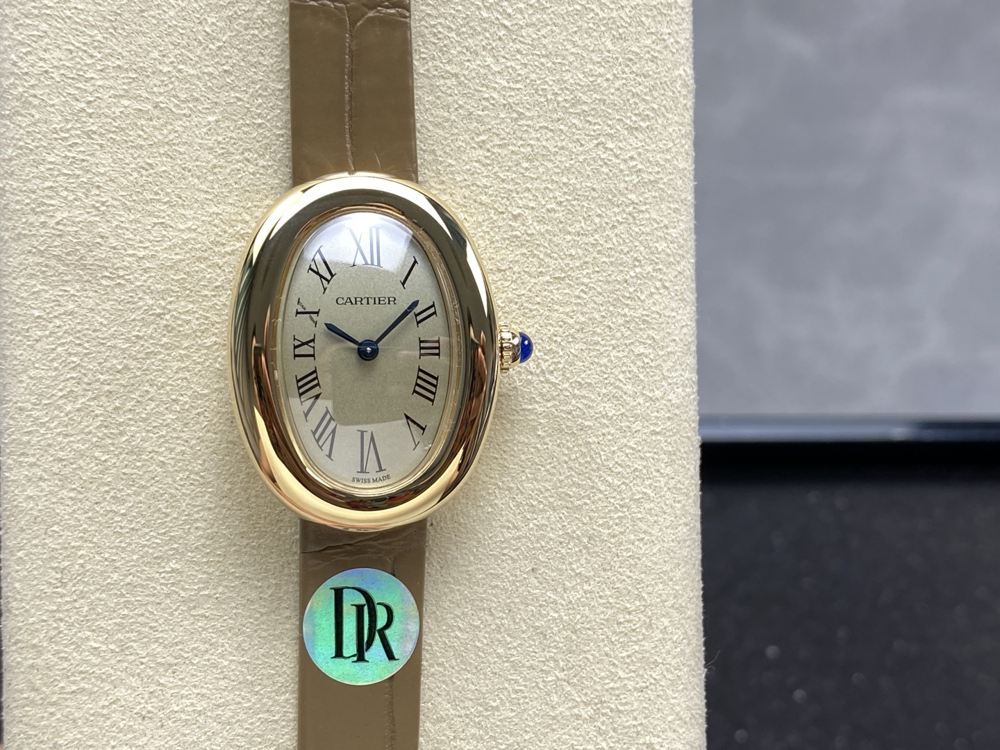Cartier Baignoire Gold Watch with Sapphire Cabochon and Leather Strap 2 cmp i1745345359881 4133 0 0
