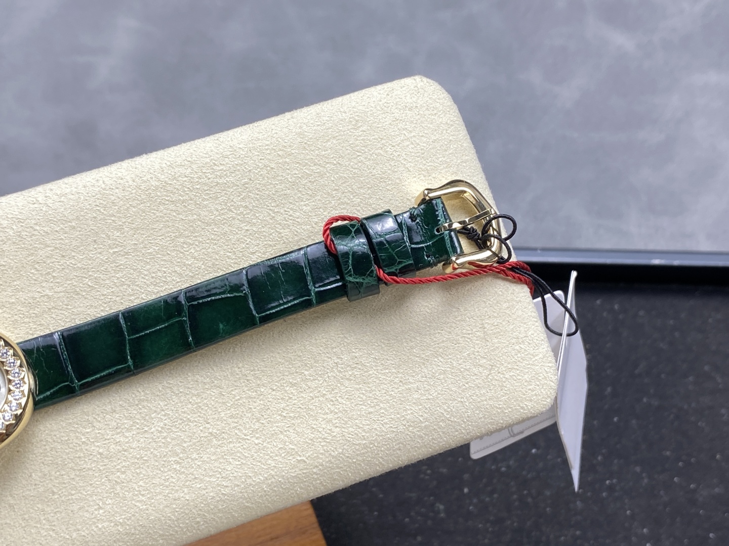 Cartier Baignoire Ladies Watch Gold Case Diamond Bezel Green Alligator Strap 8 cmp i1745345508877 1753 0 7