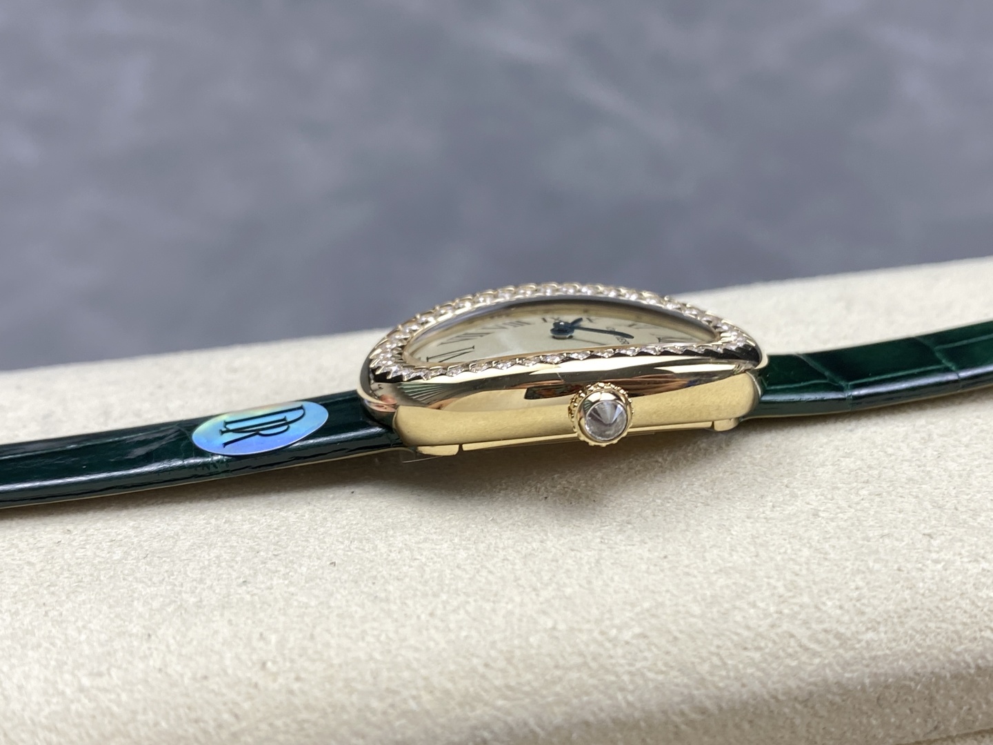 Cartier Baignoire Ladies Watch Gold Case Diamond Bezel Green Alligator Strap 6 cmp i1745345525542 1912 0 5