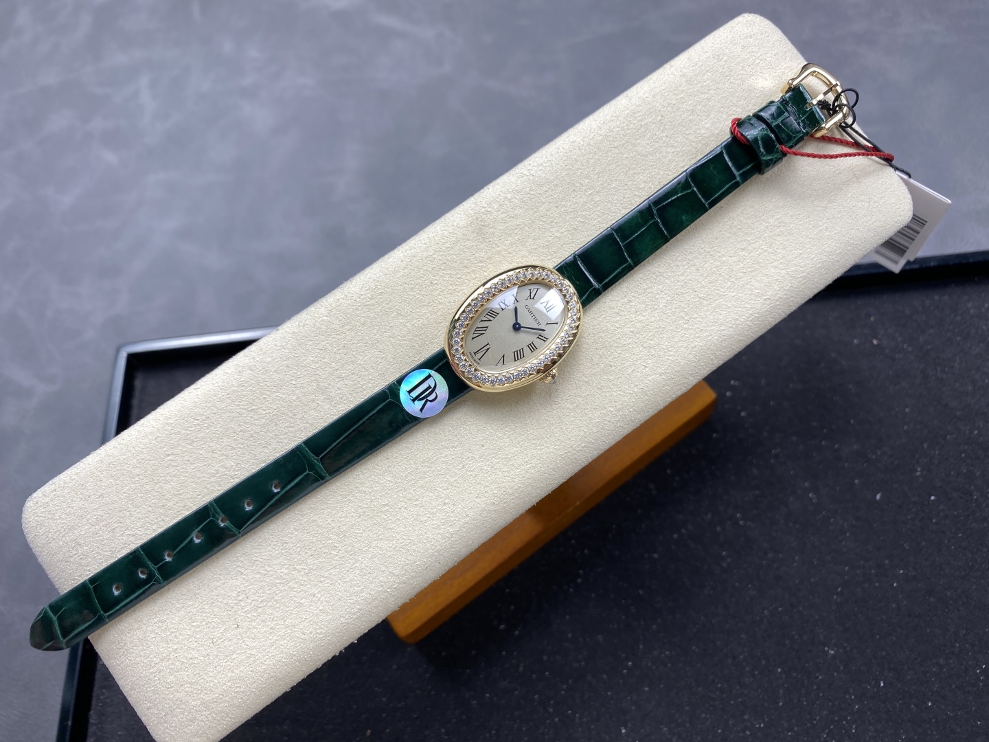 Cartier Baignoire Ladies Watch Gold Case Diamond Bezel Green Alligator Strap 4 cmp i1745345525545 1228 0 3