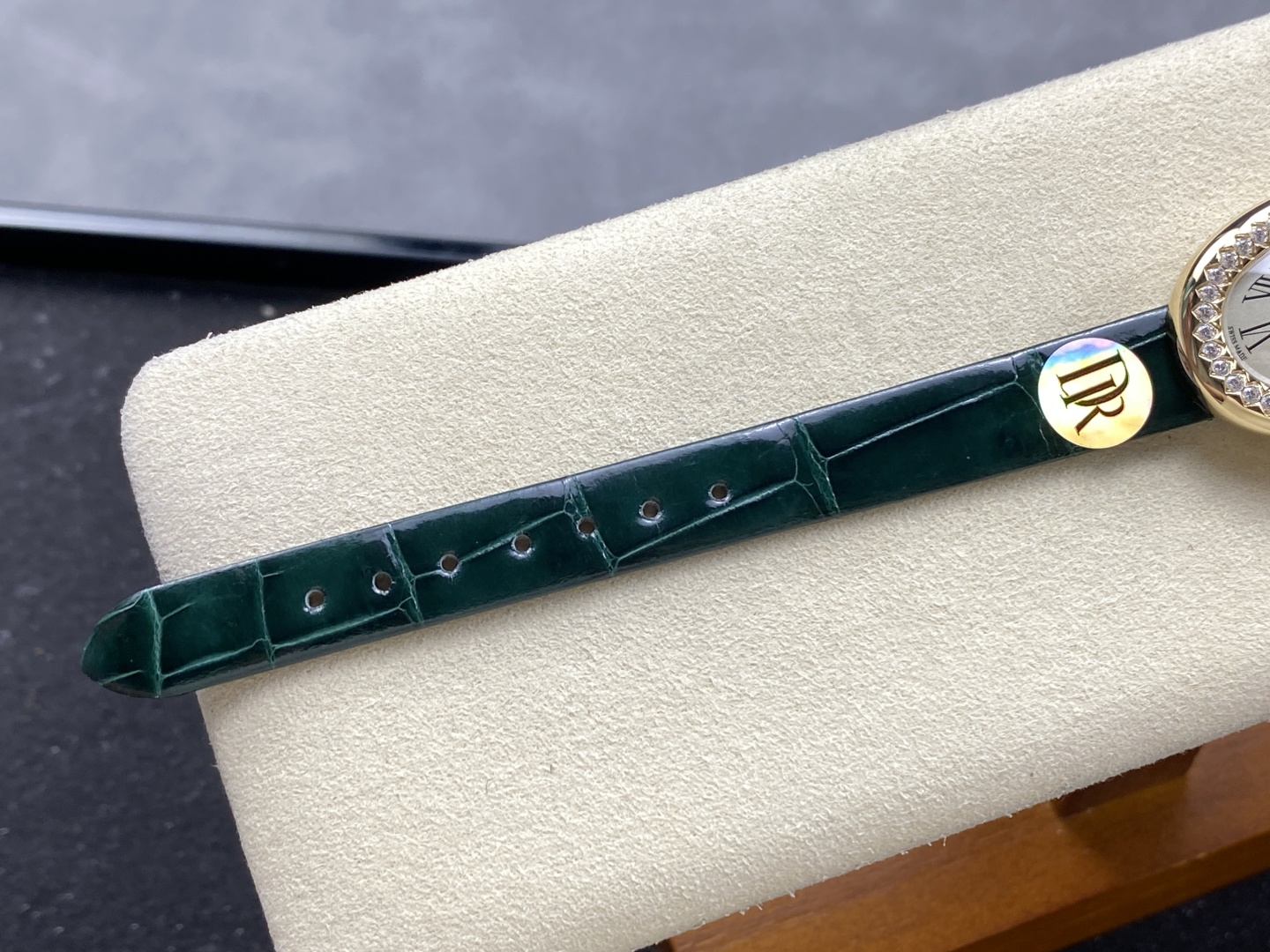 Cartier Baignoire Ladies Watch Gold Case Diamond Bezel Green Alligator Strap 9 cmp i1745345525545 4794 0 8