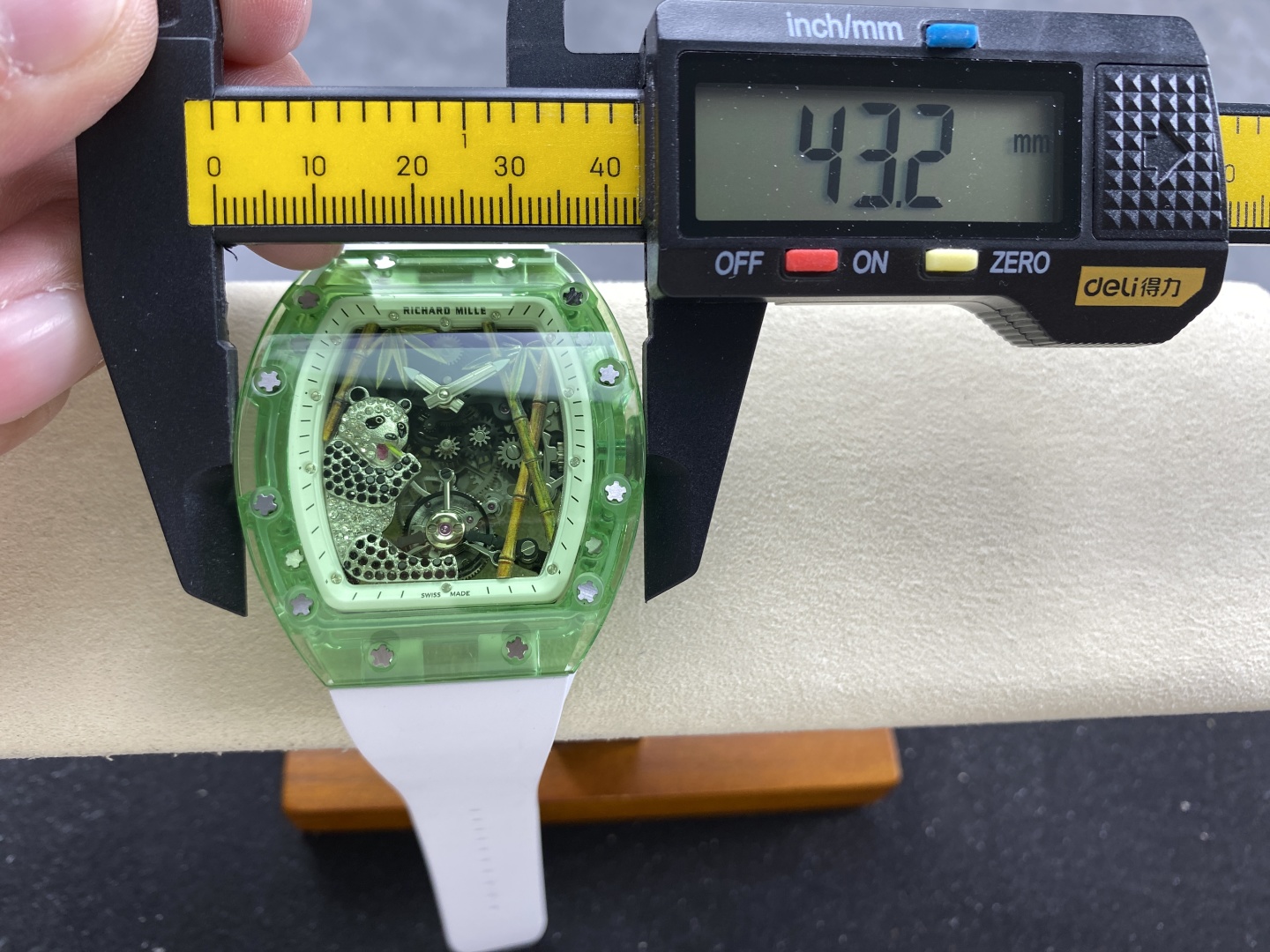 Richard Mille RM26-01 Crystal Tourbillon Watch with Panda Design - Green 10 cmp i1745791732861 133 0 9