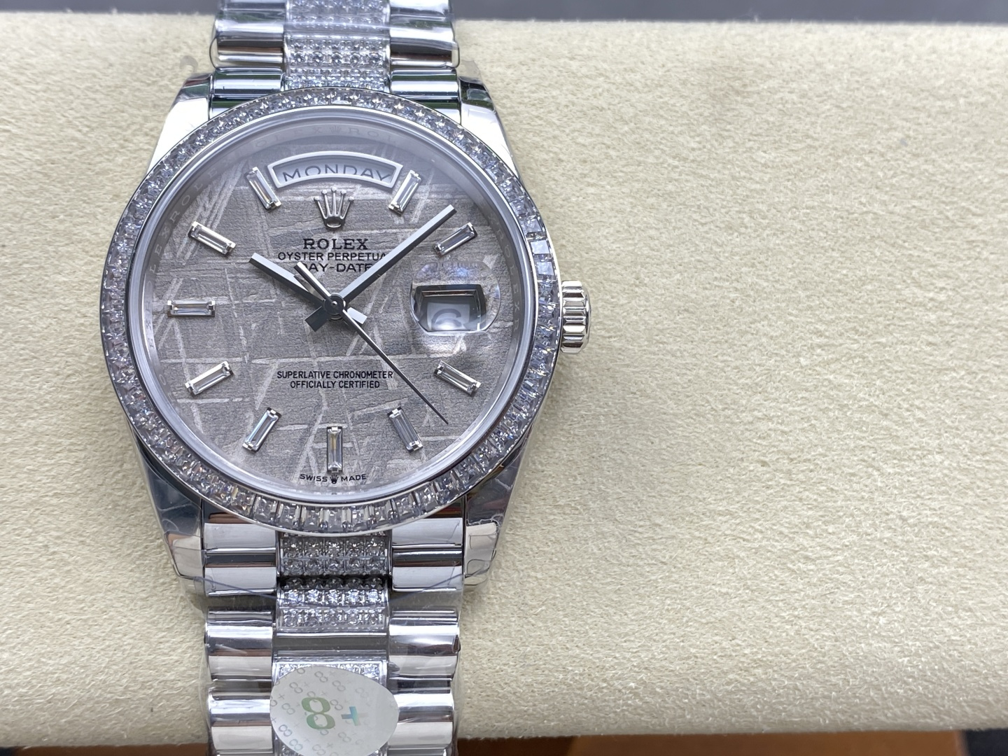 NO:715032,8+ Factory The pinnacle of the eight factories. Counterweight version. The picture shows the 2834 movement. Rolex day-date 36mm dual calendar steel belt model. It can be optionally matched with the 2834 movement or the movement (not a full tungsten gold paint-off material).198609098+ Factory 八厂 巅峰之作.配重版 图为2834机芯 劳力士 星期日志型36mm 双历钢带款 可选搭配2834机芯或机芯（非全钨金掉漆材质） [發][發] 可包金 不掉漆 不发黑[玫瑰][玫瑰],,rolex,Watch