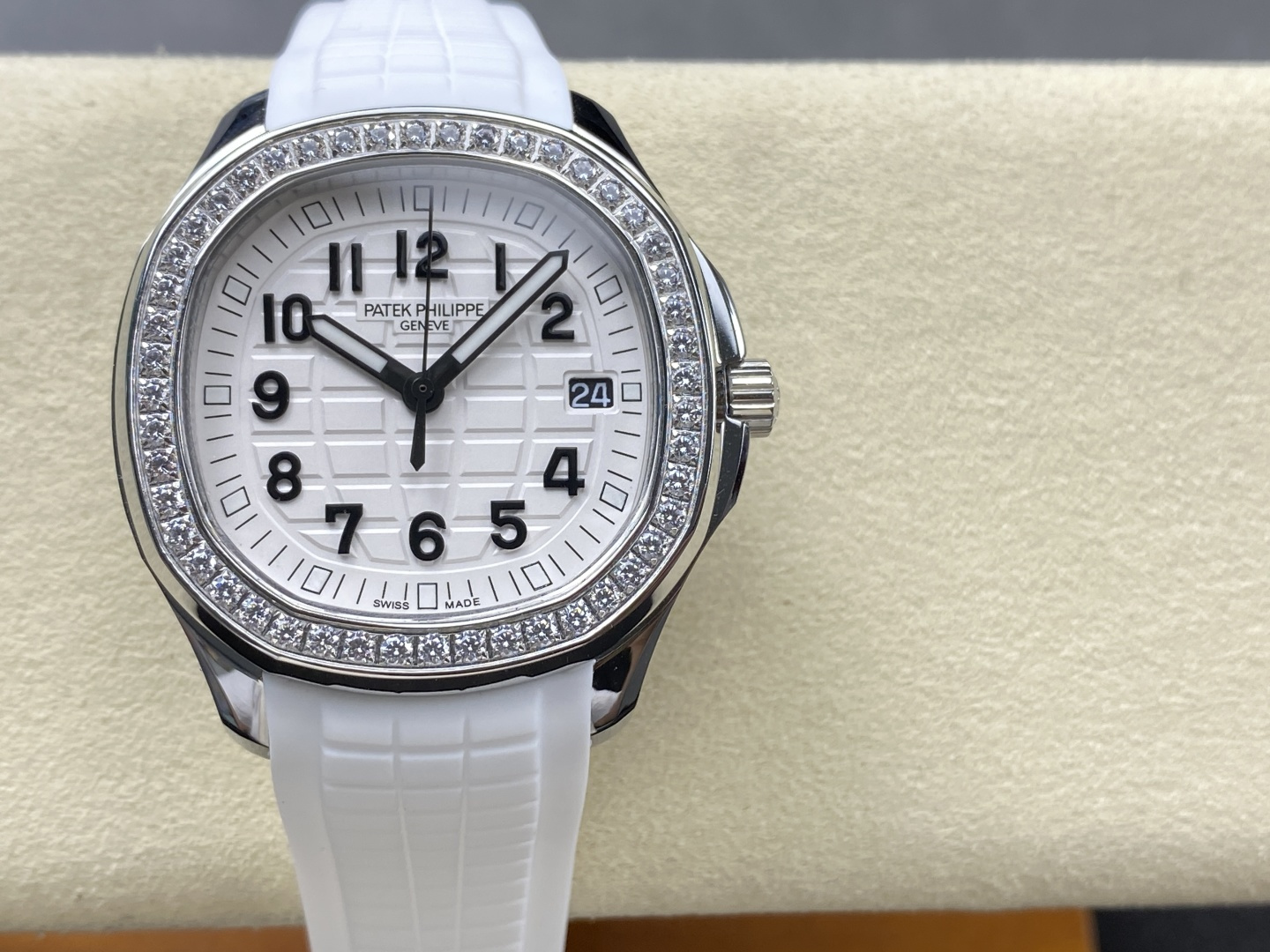 NO:158833,GR Patek Philippe Quartz Grenade 38mm Aquanaut Luce, Italian 