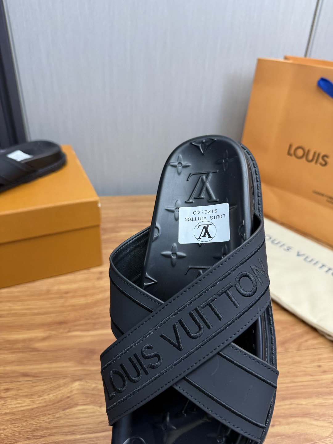 LV Style Men's Shoes style reference detail image 8 from source 780919