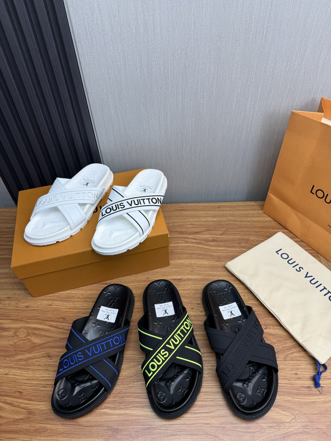 LV Style Men's Shoes style reference detail image 1 from source 780919