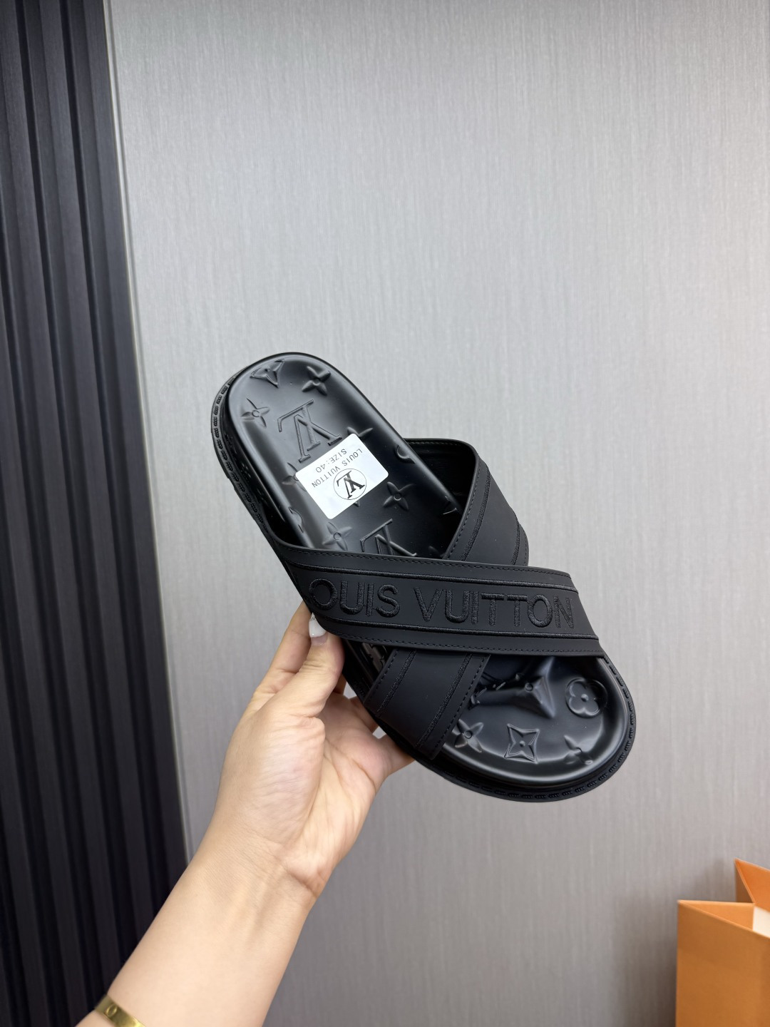 LV Style Men's Shoes style reference detail image 7 from source 780919
