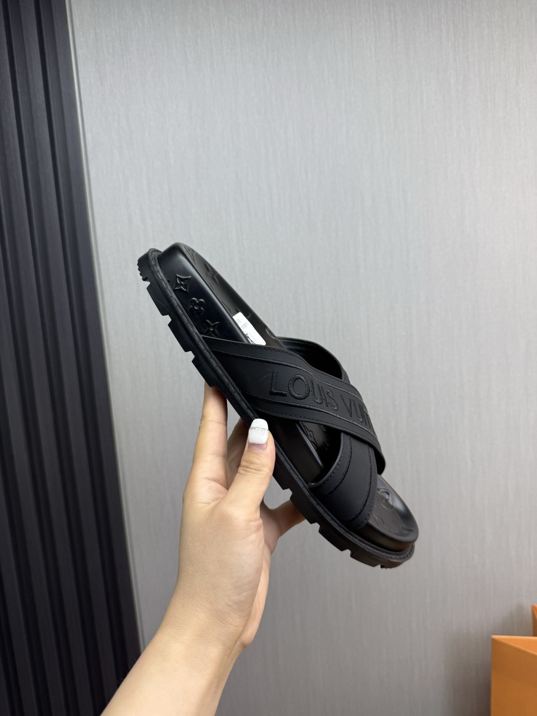 LV Style Men's Shoes style reference detail image 6 from source 780919