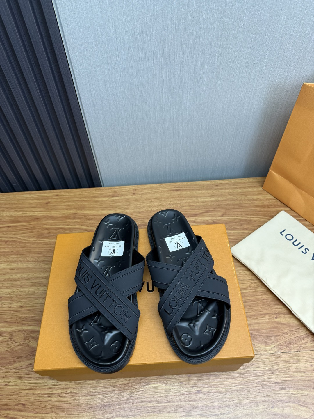 LV Style Men's Shoes style reference detail image 2 from source 780919