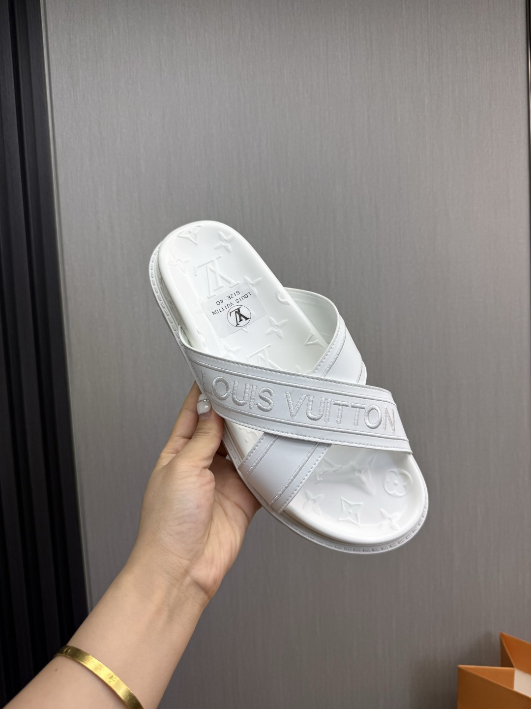 LV Style Men's Shoes style reference detail image 7 from source 780920