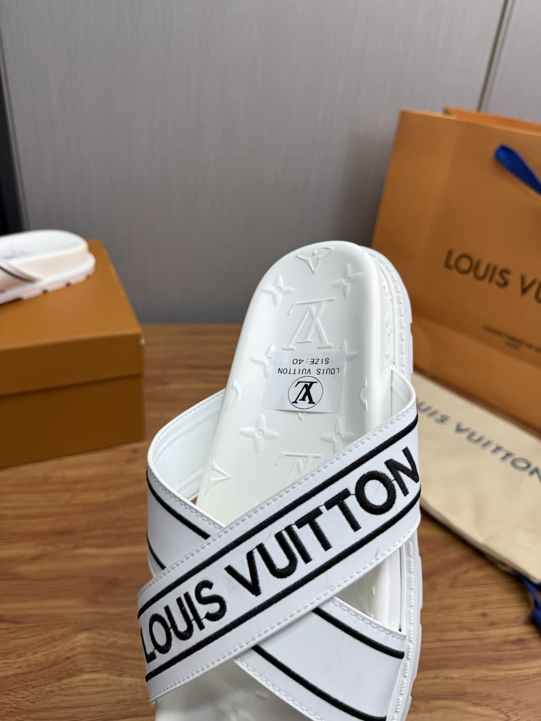 LV Style Men's Shoes style reference detail image 8 from source 780922