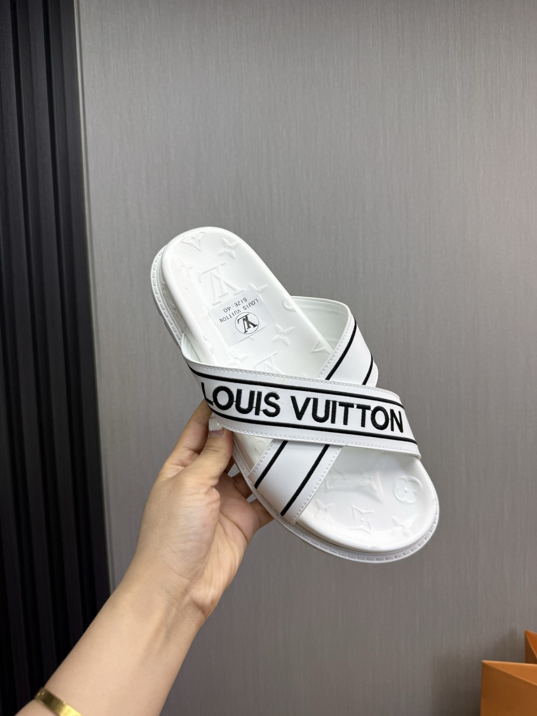 LV Style Men's Shoes style reference detail image 7 from source 780922