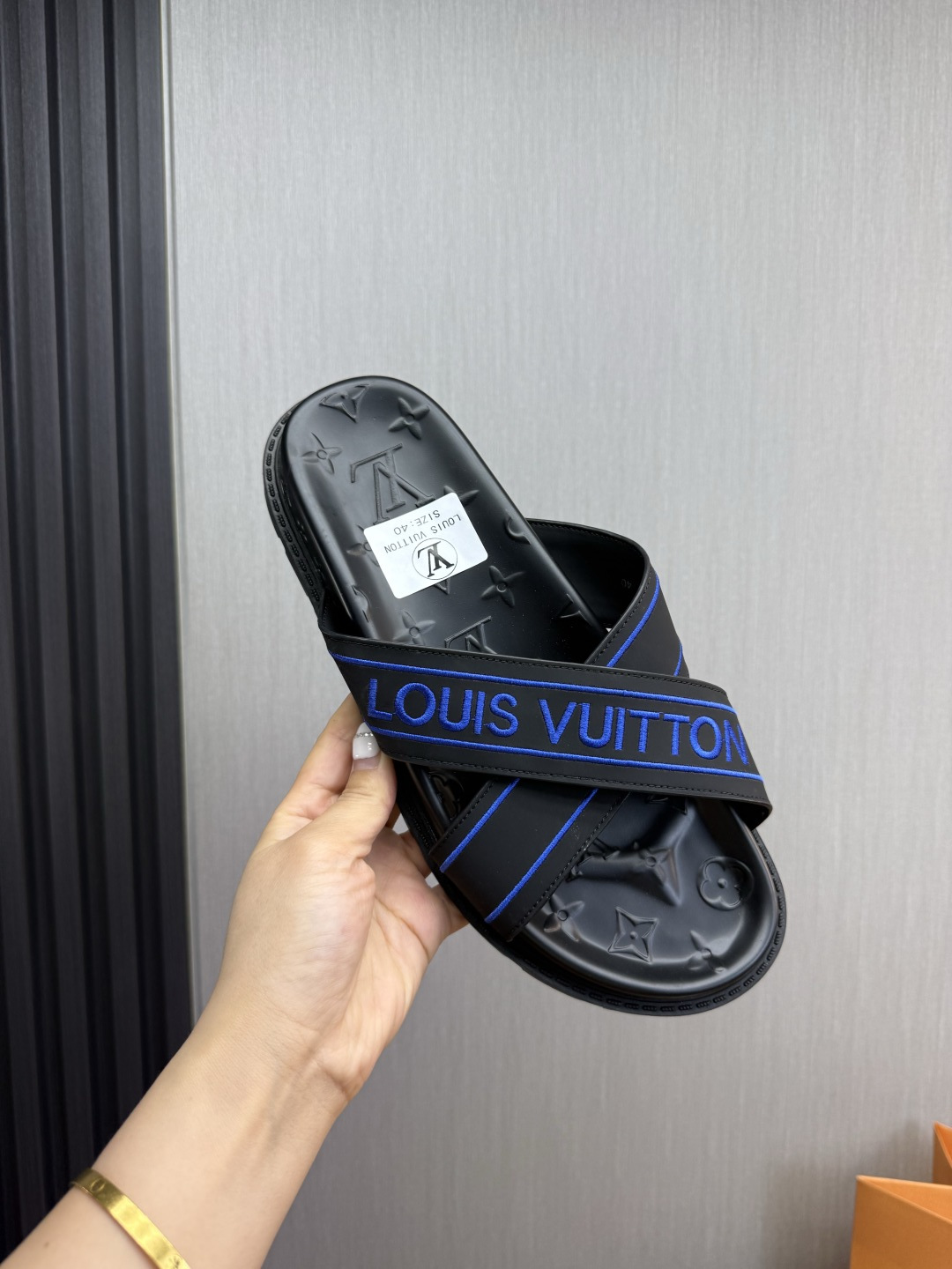 LV Style Men's Shoes style reference detail image 7 from source 780923