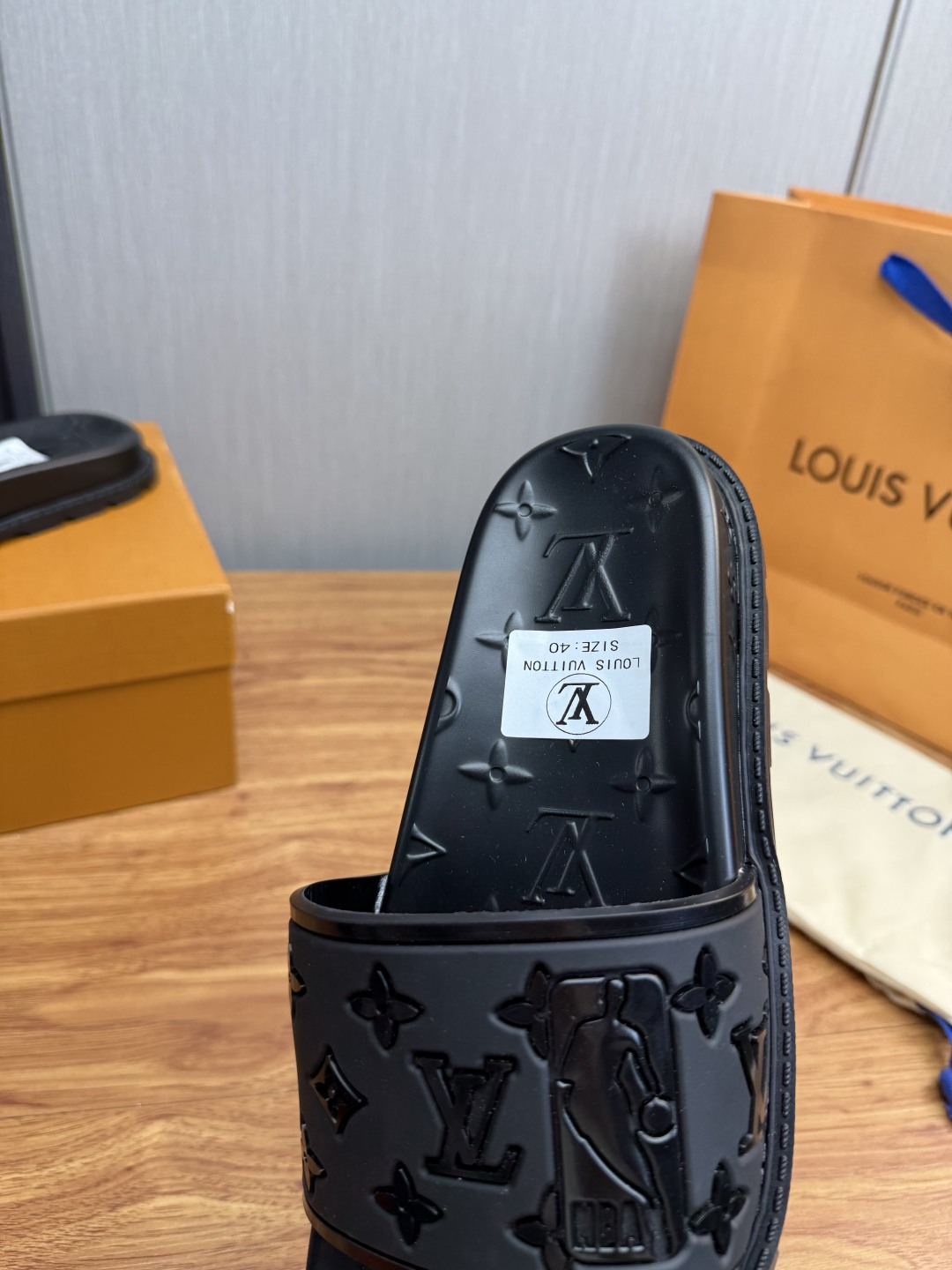 LV Style Men's Shoes style reference detail image 9 from source 780924