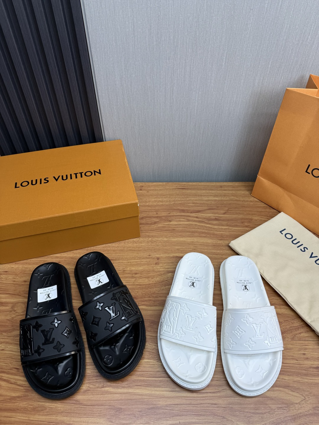 LV Style Men's Shoes style reference detail image 1 from source 780924