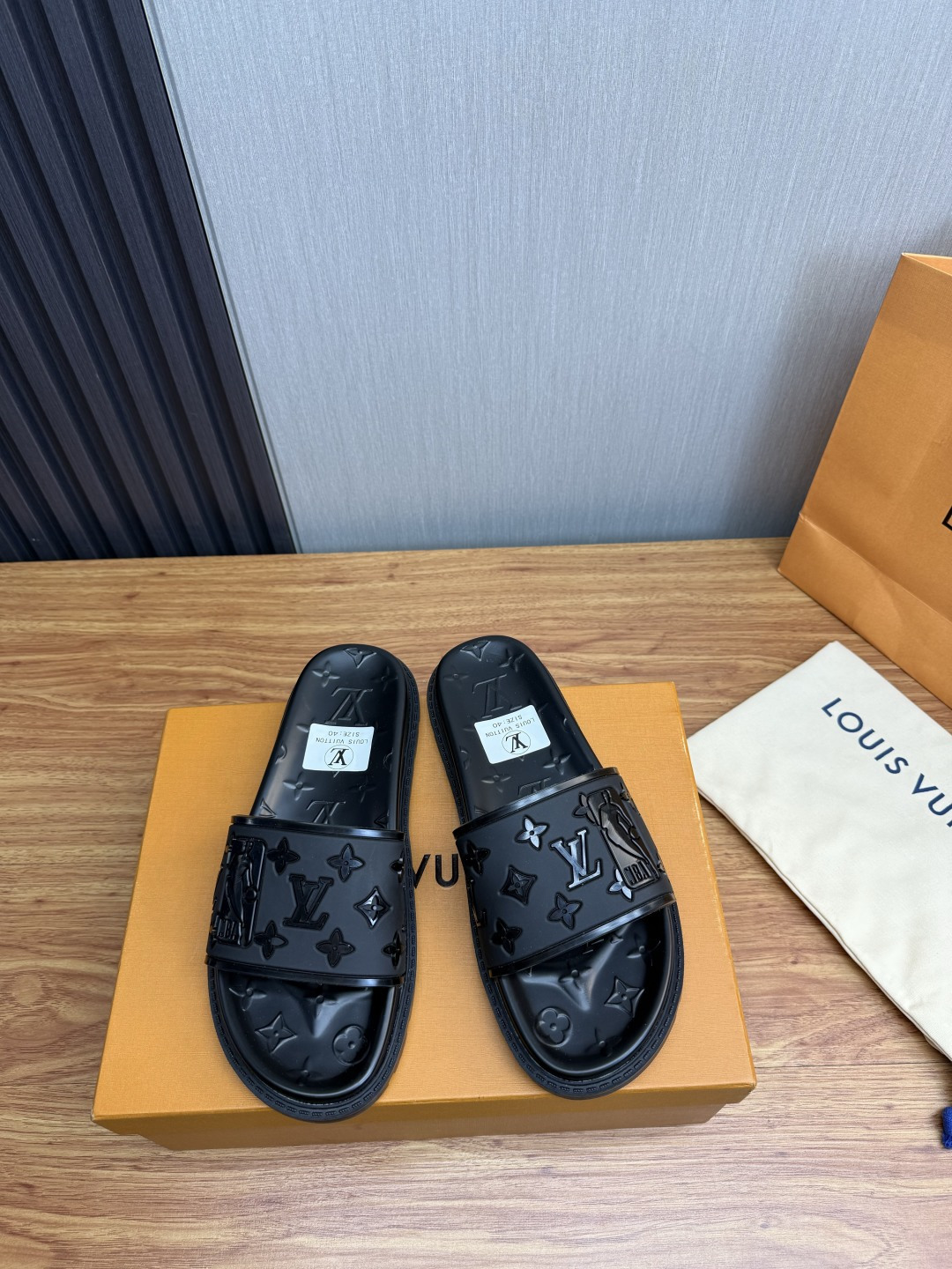 LV Style Men's Shoes style reference detail image 2 from source 780924