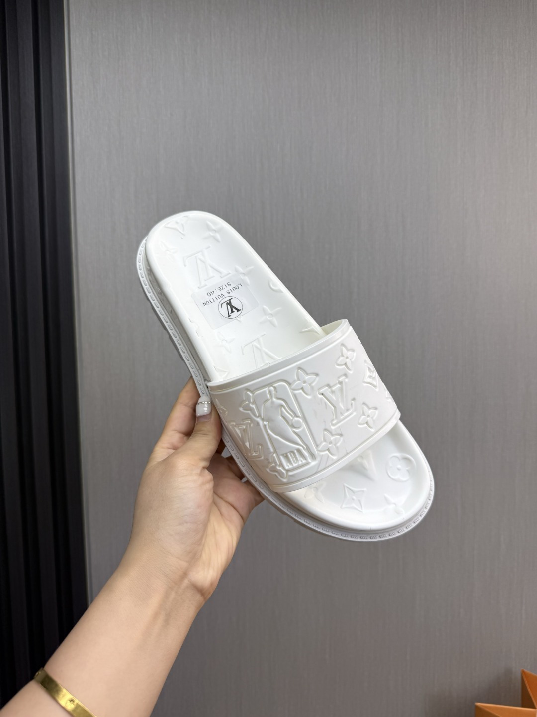 LV Style Men's Shoes style reference detail image 8 from source 780925