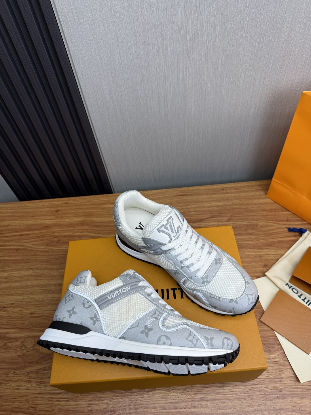 루이비통 신발 135695 Louis Vuitton Shoes 썸네일 이미지