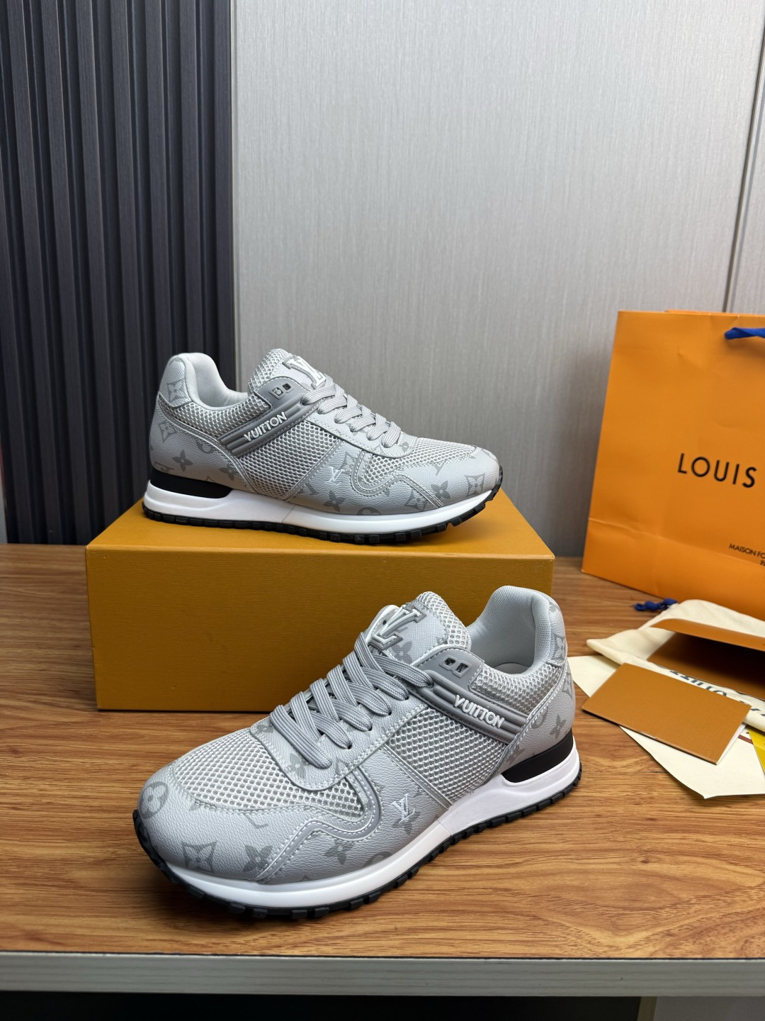 루이비통 신발 135694 Louis Vuitton Shoes 썸네일 이미지