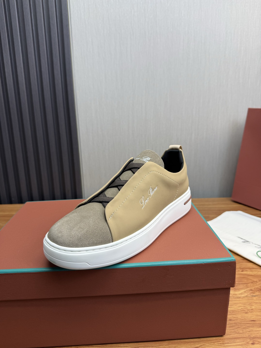 NO:955277,LP. Men's casual shoes, a perennial best-seller, a must-have for fashionable men, big-name style, material upper imported frosted cowhide + cowhide lining, original wear-resistant rubber outsole, 39-44,, loro piana, cowhide19860909LP.男士休闲鞋,常年热卖款 时尚潮男必备,大牌风范, 材料鞋面进口磨砂牛皮 +牛皮内里,原版耐磨橡胶大底,39-44,,loro piana,cowhide,Men's shoes
