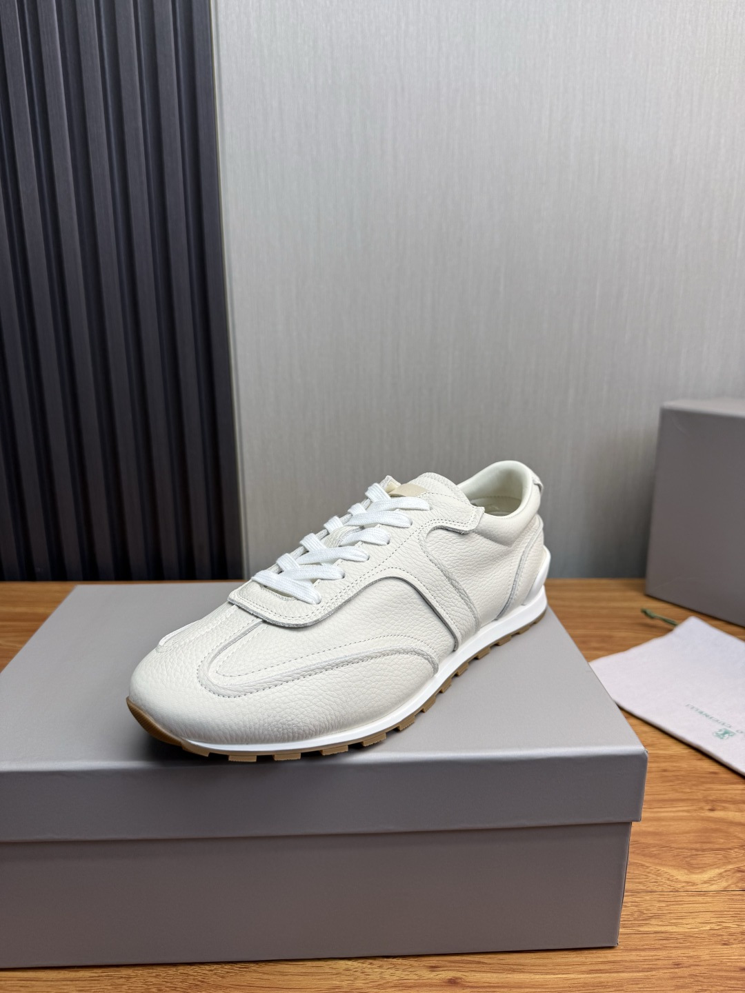 NO:955273,BC. Dongguan men's casual shoes, big brand style, material upper imported cowhide fabric, original wear-resistant raw rubber outsole, 39-44,,cowhide19860909BC.莞货男士休闲鞋, 大牌风范, 材料鞋面进口牛皮面料 原版耐磨生胶大底,39-44,,cowhide,Men's shoes