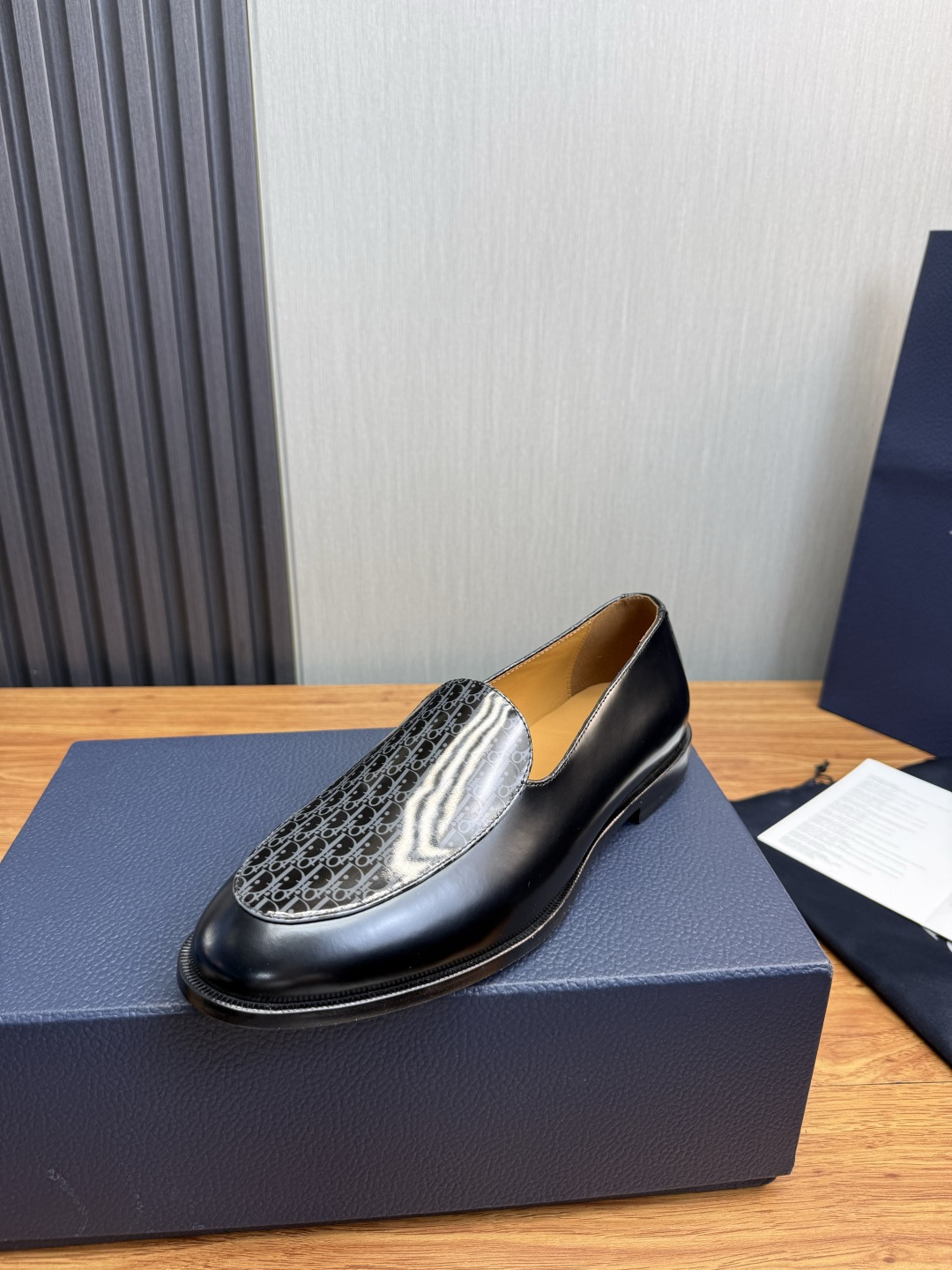 NO:956892,Original goods, genuine leather outsole DIOR. Dior. Men's business casual leather shoes, top quality leather shoes. 1:1 shipment. Luxurious and noble. All imported original brand fabrics, just to create a more comfortable wearing experience. Original imported open-edge beaded cowhide for the upper, top imported cowhide water-dyed full cowhide, original genuine leather outsole 8-45 (38.45 non-refundable), dior, cowhide, Leather soles19860909原单狠货,真皮大底 ＤＩＯＲ.迪奥.男士商务休闲皮鞋,顶级牛货.1:1出货奢华尊贵全部采用进口原版品牌面料,只为打造更为舒适的穿着体验,鞋面原版进口开边珠牛皮,牛皮顶级进口水染全牛里,原版真皮大底8-45（38.45不退换）,,dior,cowhide,Leather soles,Men's shoes