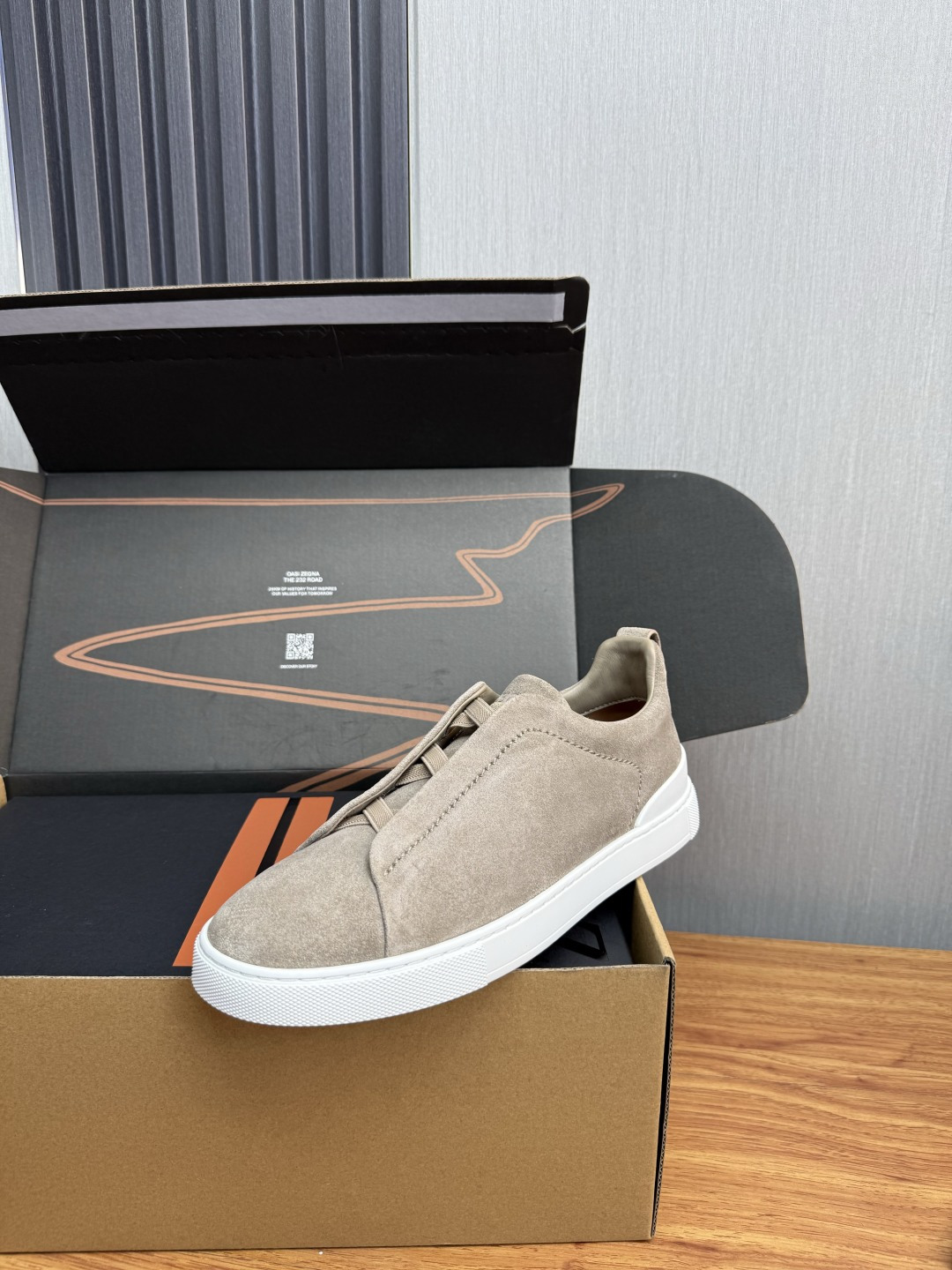 NO:956902,Zegna [ZEGNA] Dongguan goods, hot selling, highest quality shipments, simple style, soft, lightweight, low-key luxury! The fabric is original deerskin!  Calfskin lining with padding!  Latex push-back foot pads!  Quanlan midsole is more breathable and comfortable!  TUP vacuum outsole!  38-46 (38 45 46 customized, non-refundable),,zegna,cowhide19860909杰尼亚【ZEGNA】莞货 爆款热卖最高品质出货 简约风格,柔软、轻便 低调奢华!面料原版鹿皮！内里小牛皮附垫！乳胶回力垫脚！全拉邦中底 更加透气舒适！TUP抽真空大底！ 38-46（38 45 46定做不退换）,,zegna,cowhide,Men's shoes