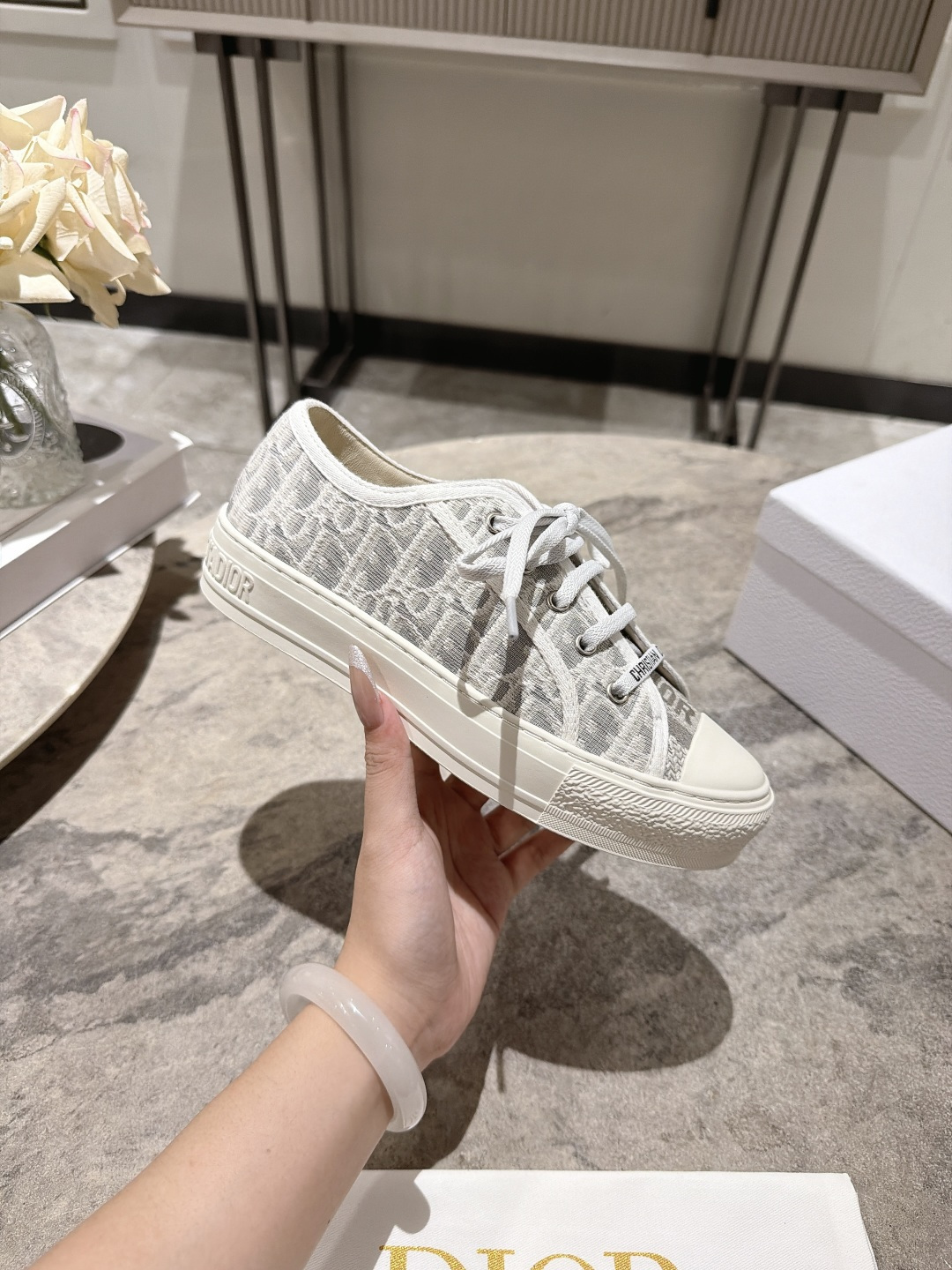 NO:921651,Thin sole, thick sole. Dior classic casual shoes, small cloth shoes, classic black and white Xiaohongshu certified hot-selling series, super easy to wear, super durable, super versatile, original style last, high-end customization!  Original molded outsole, all upper materials are custom-made, 3D electric embroidered three-dimensional cloth surface, cowhide lining, one-piece latex foot pad. Size: 35-39 (customized at 40.41.42) regular size, casual shoes/sports shoes, dior, dior, sneakers, cowhide19860909薄底, 厚底. Dior迪奥经典休闲鞋小布鞋 经典黑白小红书认证爆款系列,超好穿 超耐看 超百搭 原版套楦调格高端定制！原版开模大底,鞋面材料全部原版订制,3D电绣纹立体布面,牛皮内里,垫脚乳胶一体成型 码数:35-39(40.41.42定做)正码,休闲鞋/运动鞋,dior,dior,sneakers,cowhide,Women's Shoes