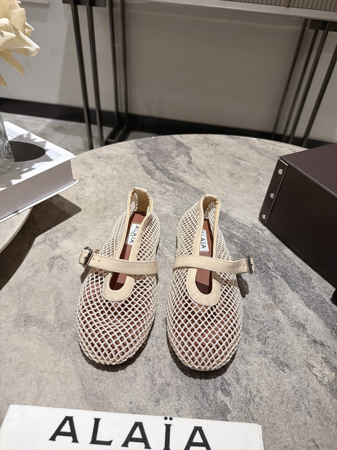 NO:921553,, Alaia catwalk style mesh flat shoes, sweet and cool ballet style, a very popular ballet shoe, romantic, charming, comfortable and versatile. Original custom-made sheepskin + mesh fabric, sheepskin lining, private molded rubber non-slip outsole, size 35-39 (40.41 custom-made, non-refundable), single shoes, alaia, sheepskin, sheep19860909, Alaia 阿莱亚走秀款网纱平底单鞋, 甜酷芭蕾风,人气超高的一款芭蕾舞鞋,浪漫又迷人舒适百搭. 原版订制羊京+网纱面料, 羊皮内里,私模橡胶防滑大底, 码数35-39（40.41定做不退换）,单鞋,alaia,sheepskin,sheep,Women's Shoes