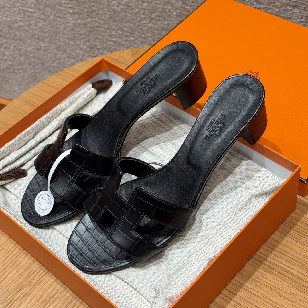 HERMES krokodil Oasis Epsom slippers  teenslippers dames  lente/herfst model  modieuze klassieker  krokodillenleer  zeldzaam leer