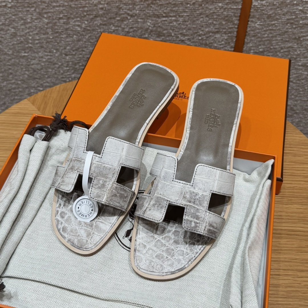 HERMES 🐊 Oran サンダル レディース トングサンダル 春秋用 ファッション 定番 クロコダイルレザー 希少レザー
