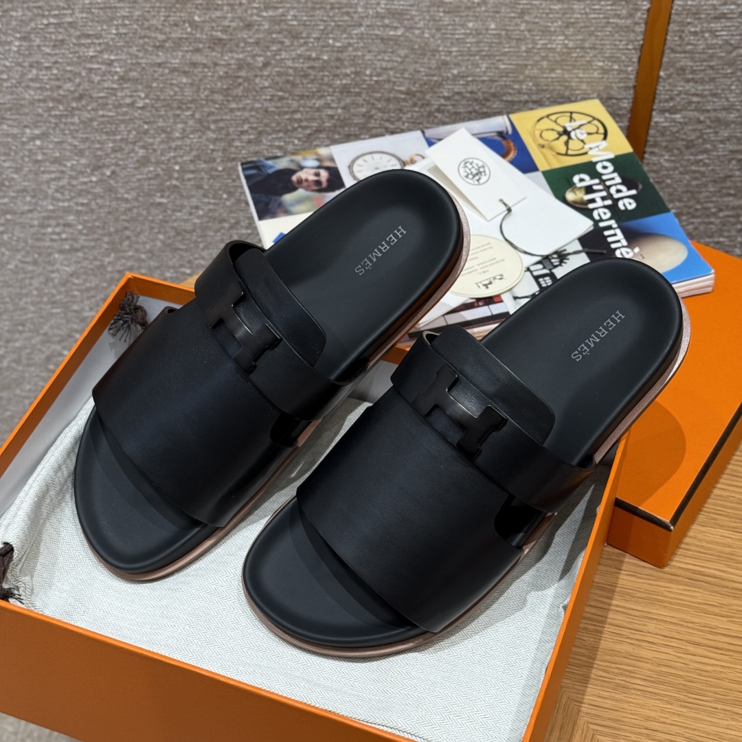 Sandales Jaures H613 en Cuir de Veau Noir pour Homme | Hermès