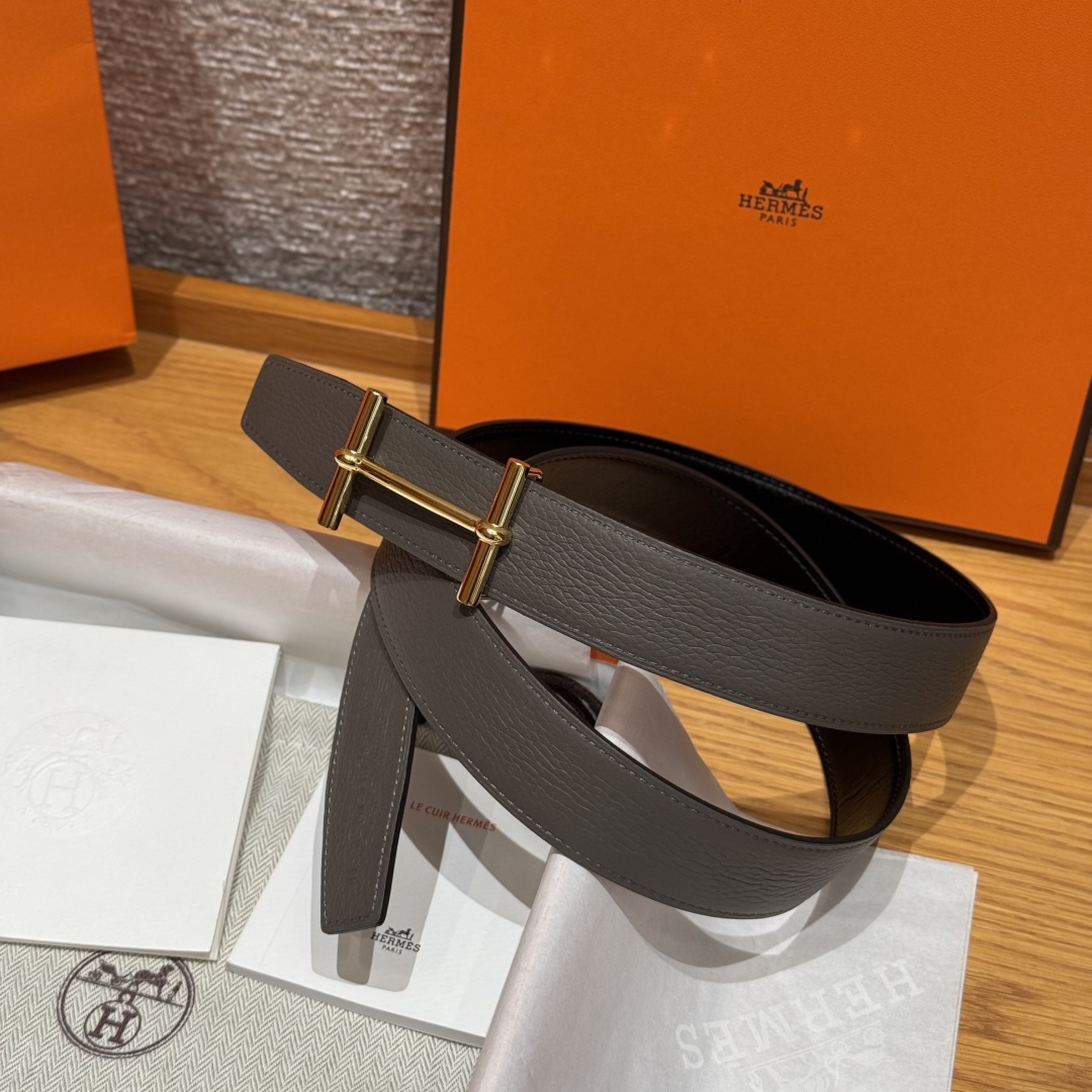 H d’Ancre皮带扣&双面皮腰带
腰带独具原创个性且精致不凡，双面可用金属扣的分层构造富有趣致的3D立体效果，打造奢华却又不失现代感的外观，超级百搭，商务休闲随意搭配，
尺寸80-110 
宽度3.2cm P170