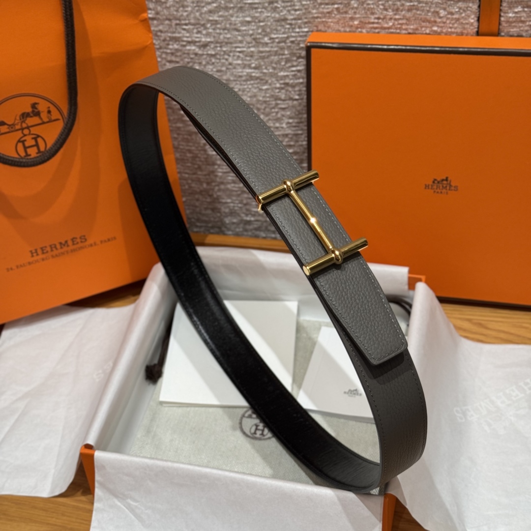 H d’Ancre皮带扣&双面皮腰带
腰带独具原创个性且精致不凡，双面可用金属扣的分层构造富有趣致的3D立体效果，打造奢华却又不失现代感的外观，超级百搭，商务休闲随意搭配，
尺寸80-110 
宽度3.2cm P170