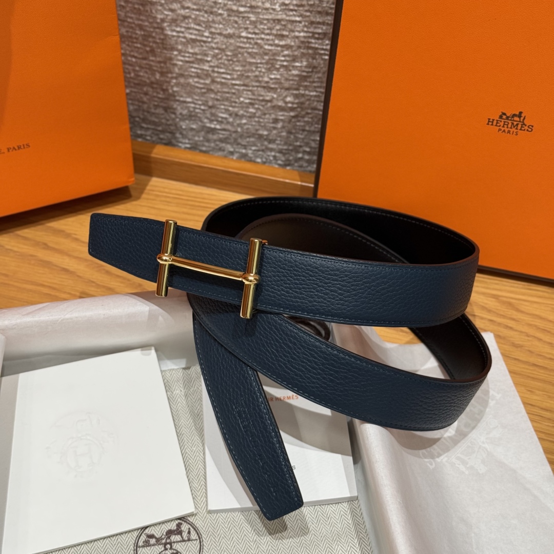 H d’Ancre皮带扣&双面皮腰带
腰带独具原创个性且精致不凡，双面可用金属扣的分层构造富有趣致的3D立体效果，打造奢华却又不失现代感的外观，超级百搭，商务休闲随意搭配，
尺寸80-110 
宽度3.2cm P170