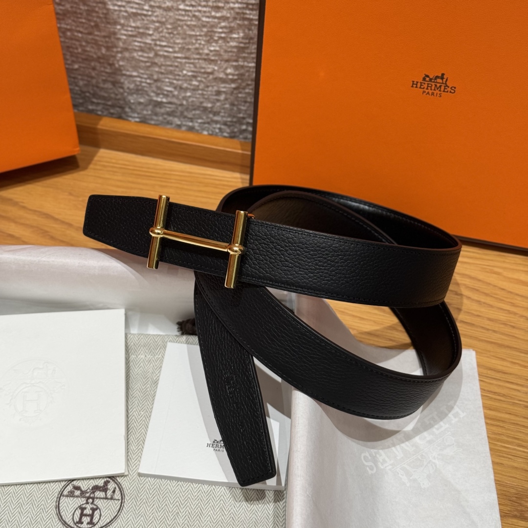 H d’Ancre皮带扣&双面皮腰带
腰带独具原创个性且精致不凡，双面可用金属扣的分层构造富有趣致的3D立体效果，打造奢华却又不失现代感的外观，超级百搭，商务休闲随意搭配，
尺寸80-110 
宽度3.2cm P170