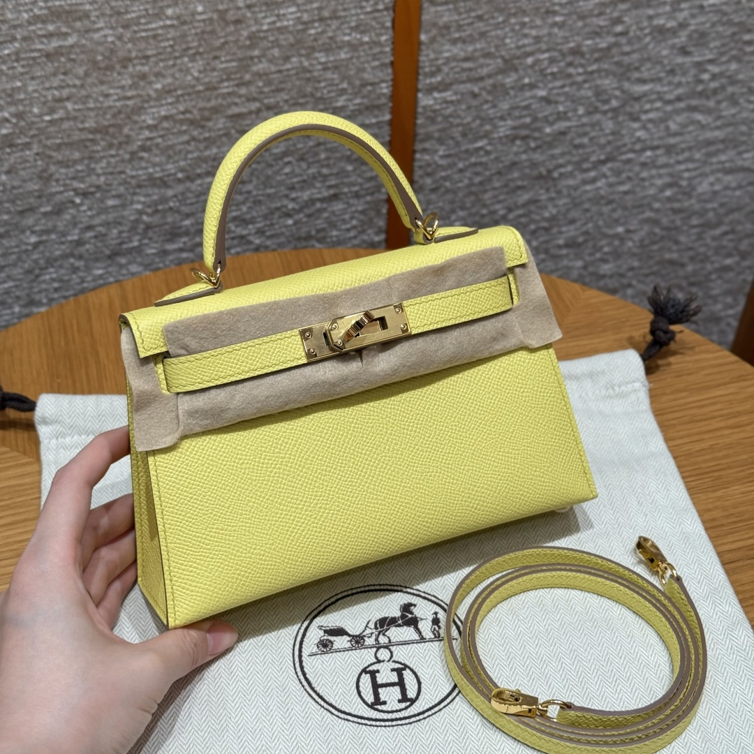 NO:852201,Kelly 19cm second generation, lemon yellow, original cowhide leather palm print imported from France, gold buckle, high-end handmade exclusive customization, hand-made nails, hand-engraved hardware, stainless steel diode 18k hardware, Hermes, hermes, cowhide, Hermes,19860909Kelly 19cm二代,柠檬黄,法国进口原厂牛皮掌纹,金扣,高级全手工专属定制纯手工手打钉,手刻五金,精钢电渡18k五金,爱马仕,hermes,cowhide,Hermes,,Bag